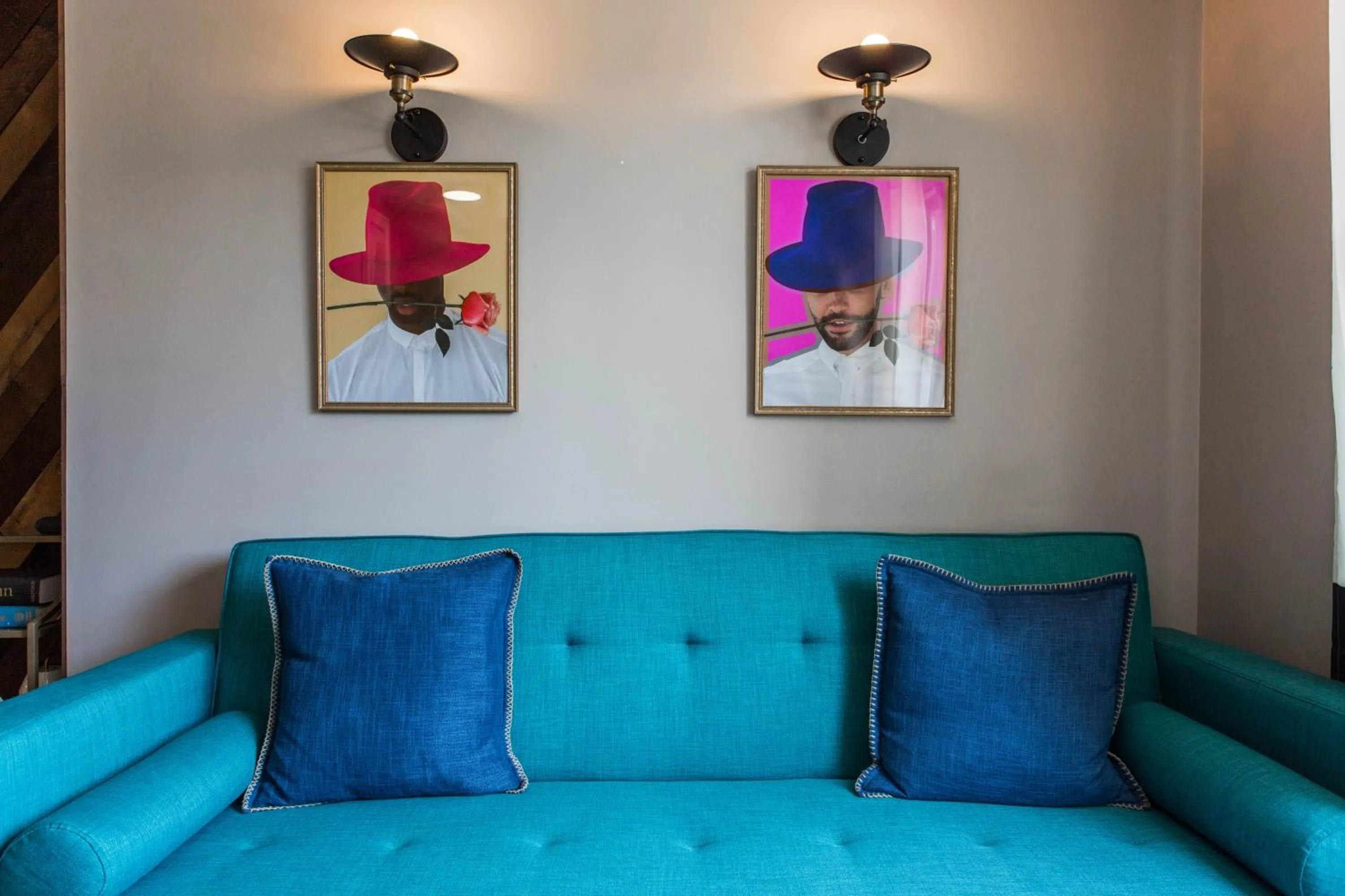 Communal lounge/ TV room in Villa Dubois Guest House