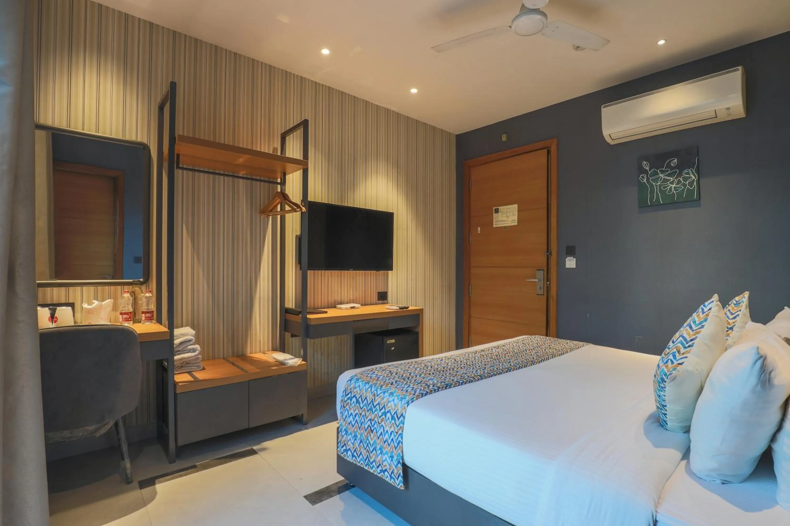 TV and multimedia, Bed in Hotel Bluestone Nehru Place by The Cosy Hotels