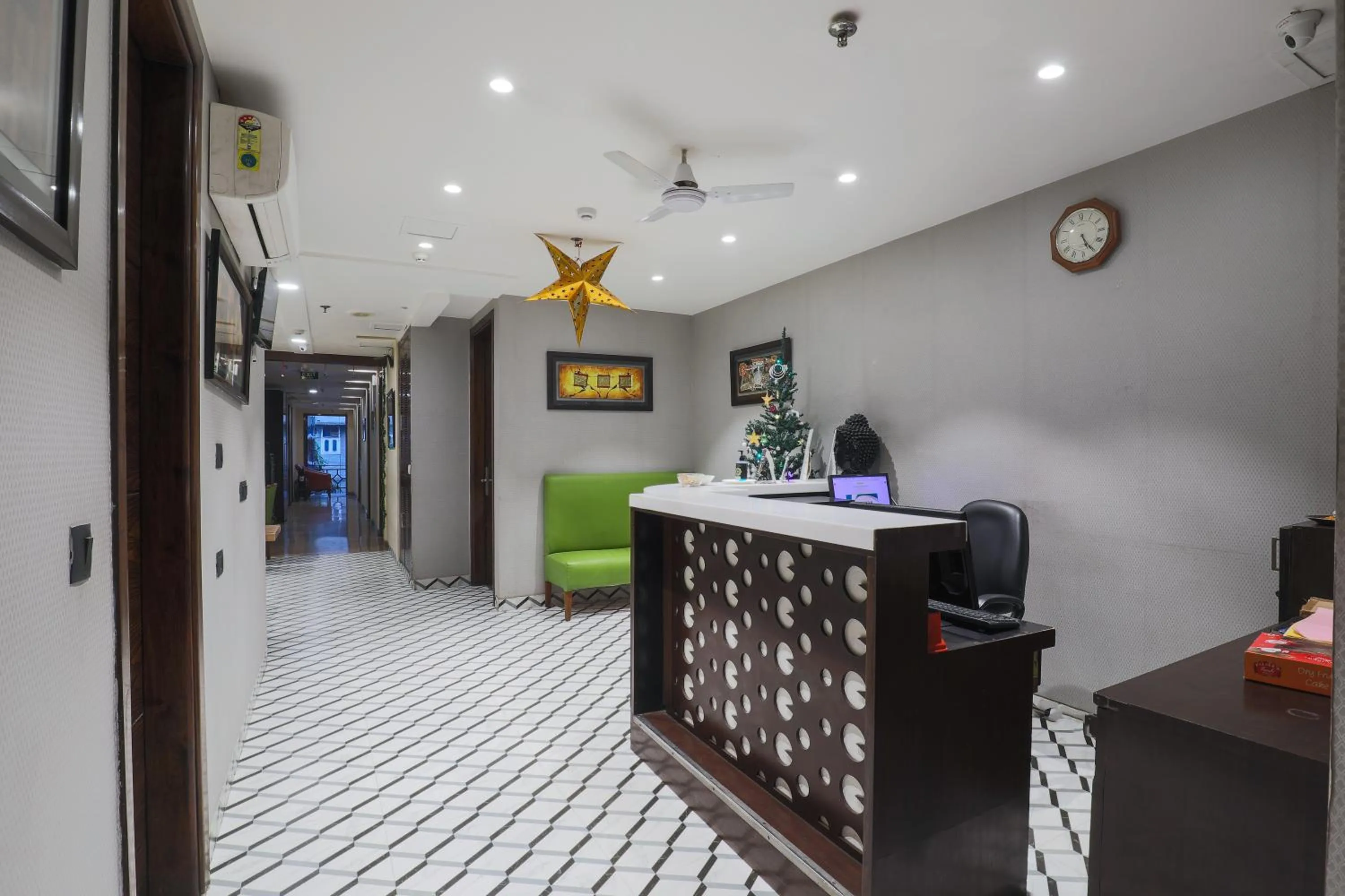 Lobby or reception in Hotel Bluestone Nehru Place by The Cosy Hotels