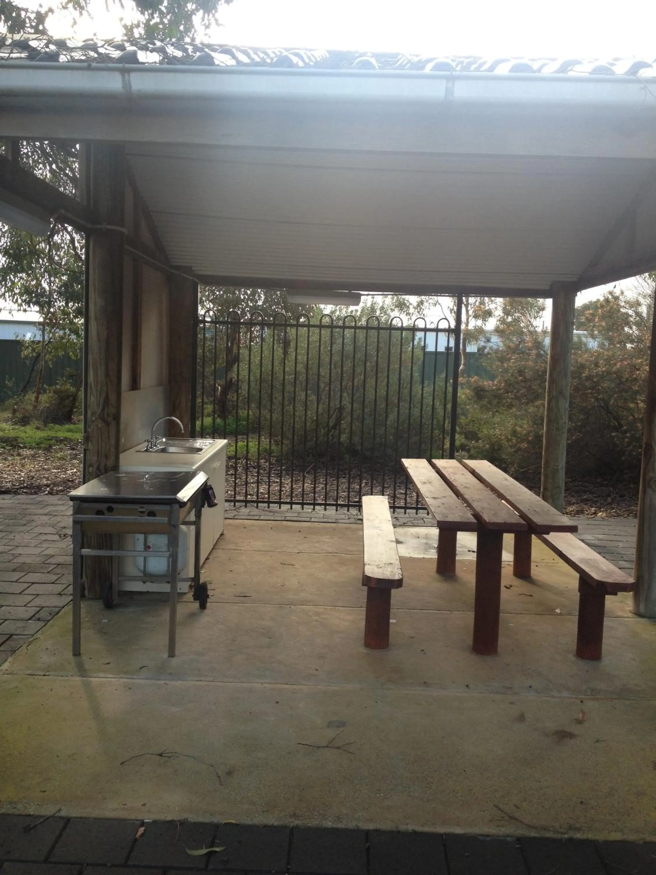 BBQ facilities in Parndana Hotel Cabins