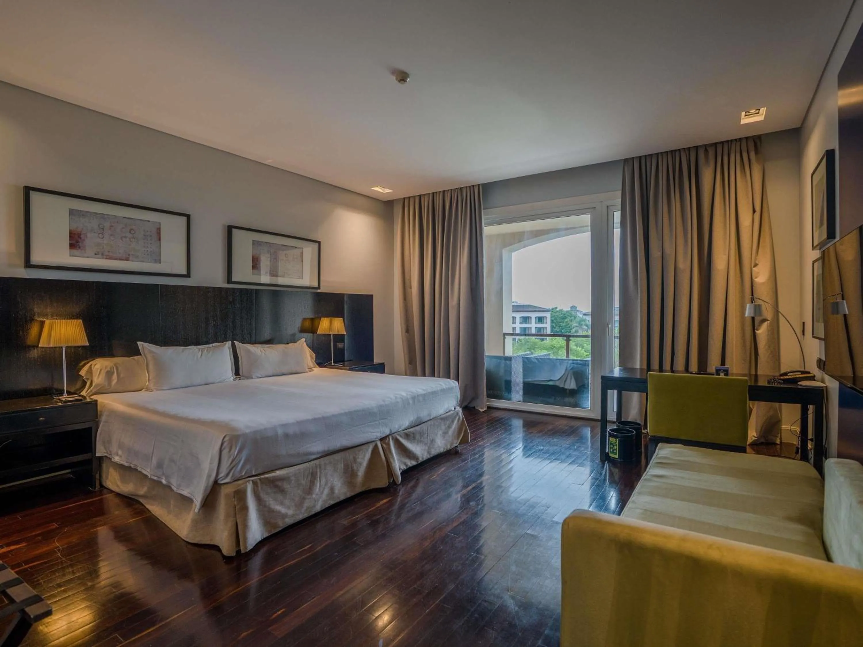 Bedroom, Bed in Sofitel La Reserva Cardales