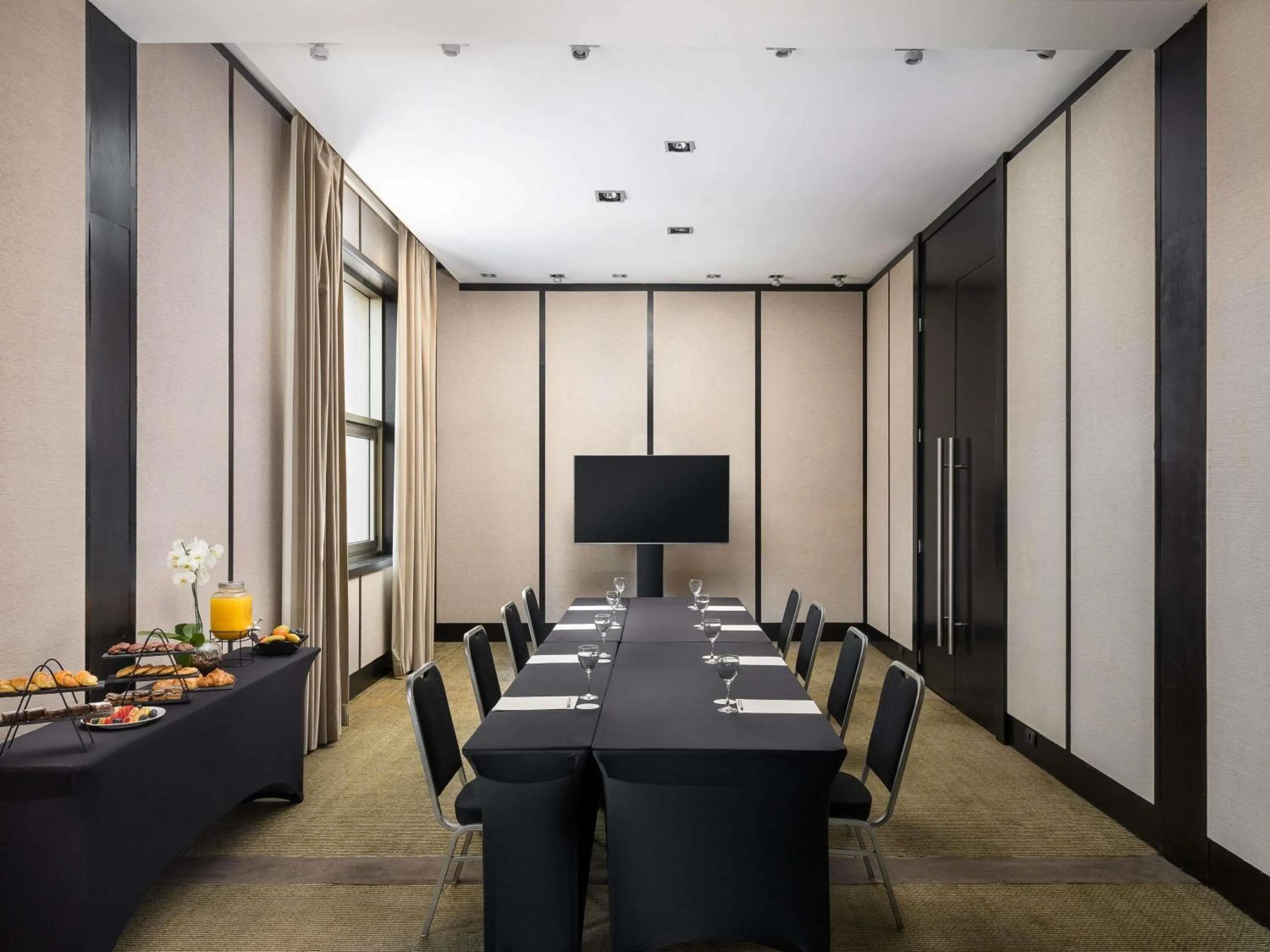 Meeting/conference room in Sofitel La Reserva Cardales