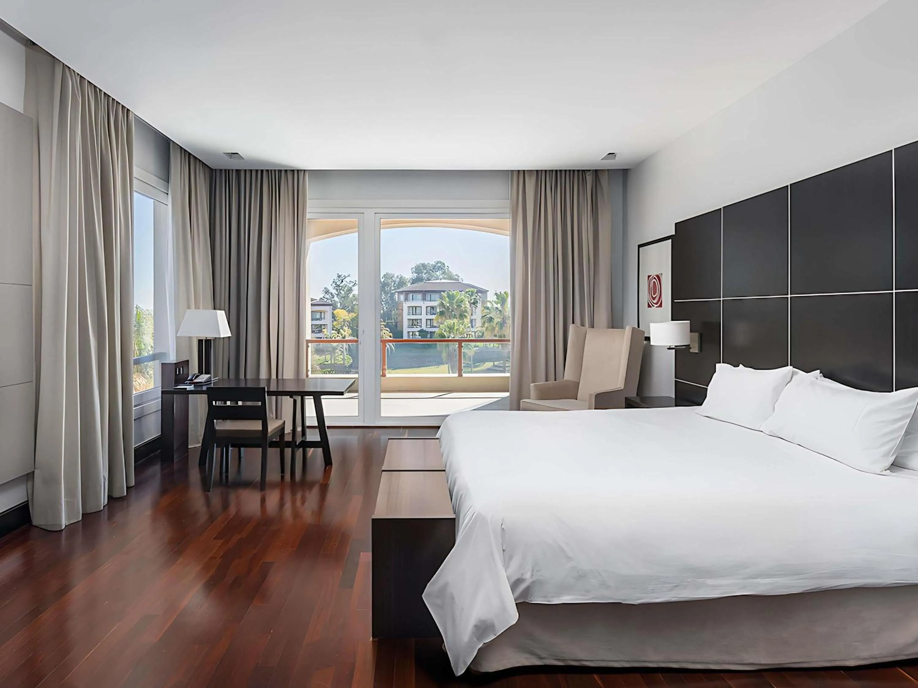 Bedroom, Bed in Sofitel La Reserva Cardales