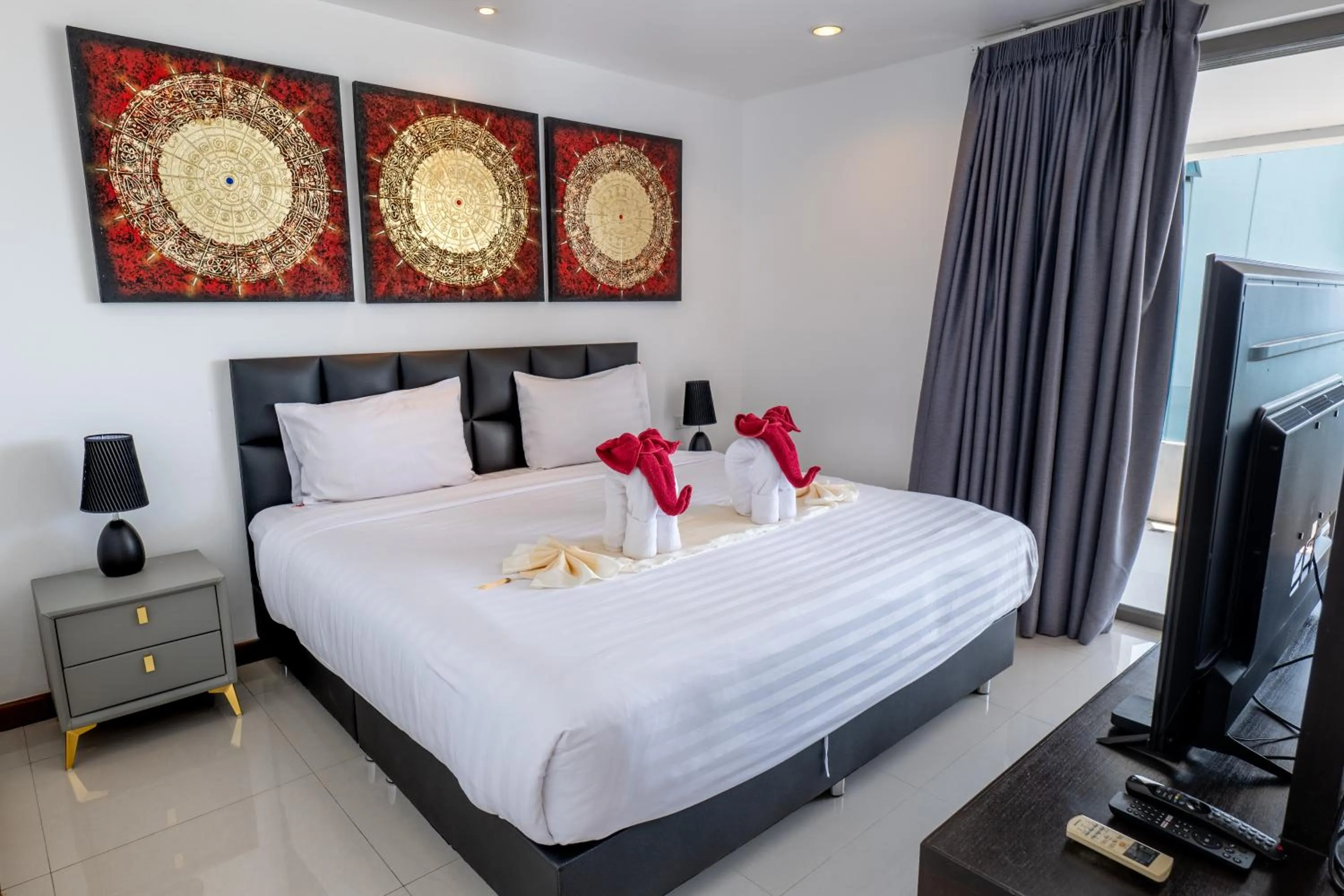 Bed in Tropical Sea View Residence