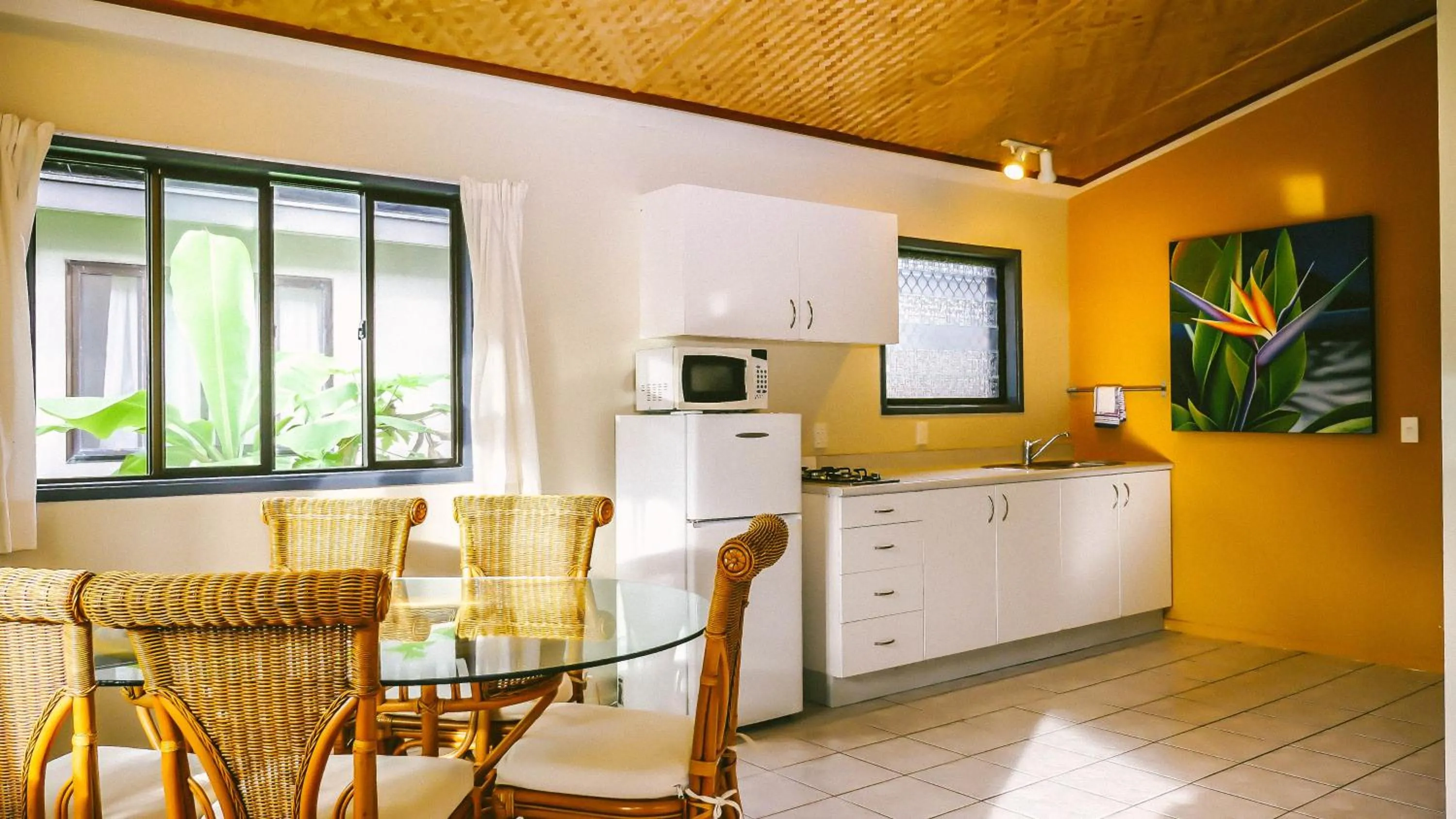 Coffee/tea facilities in Muri Beach Resort