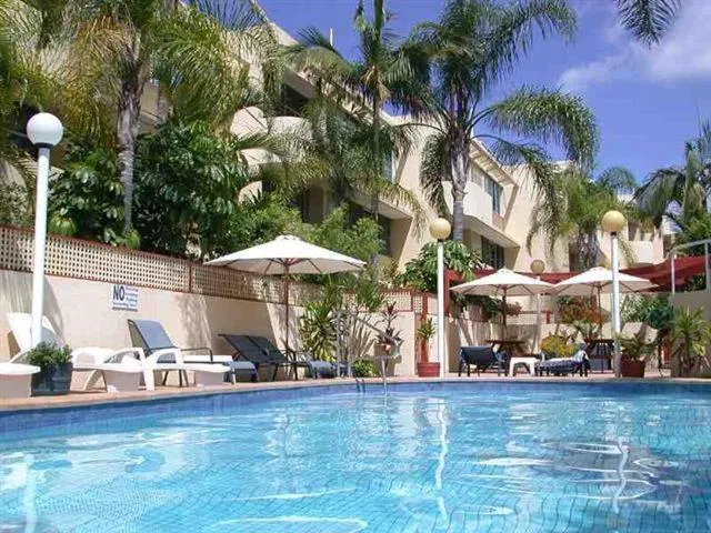 Day in Sundeck Gardens