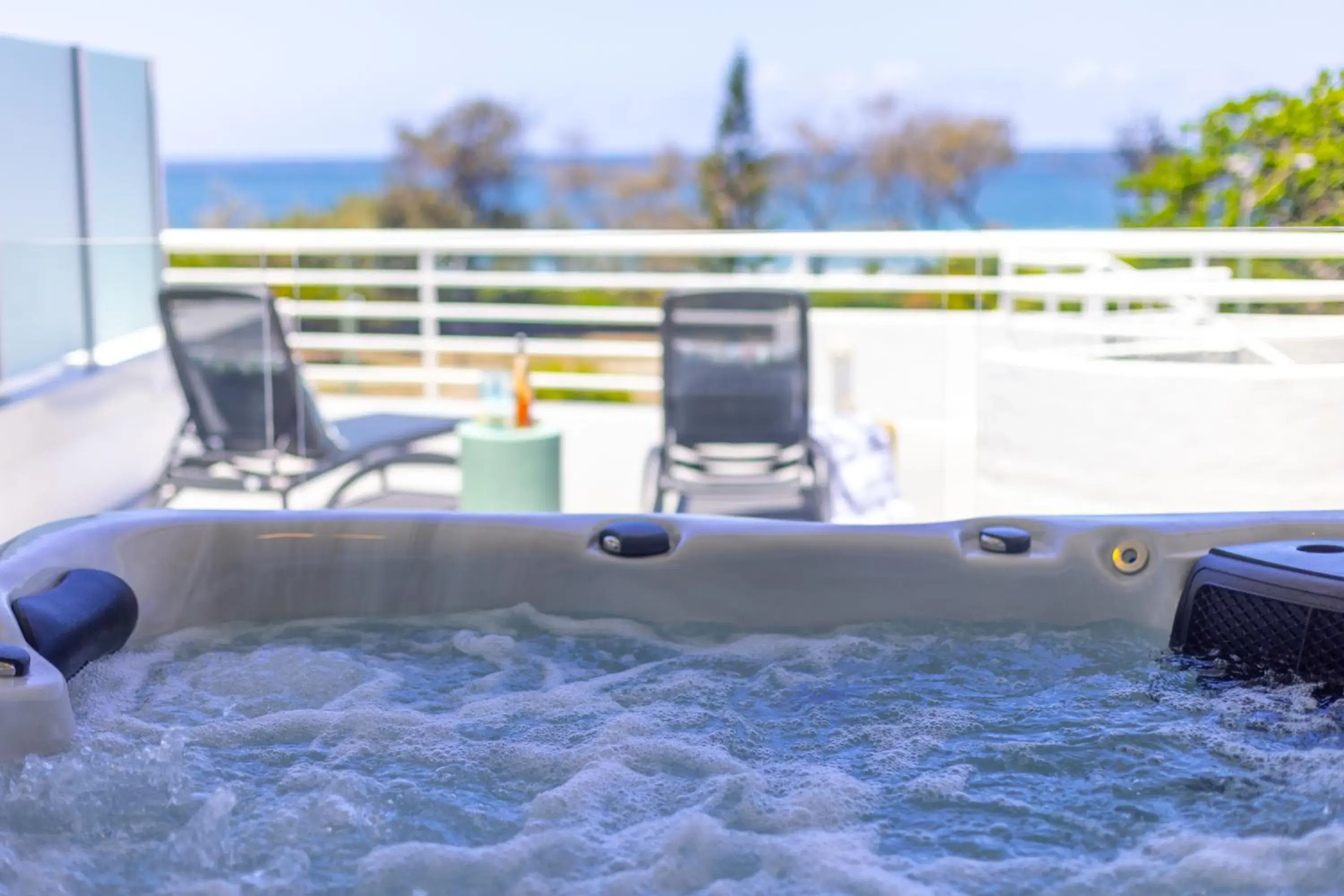 Penthouse With Rooftop Deck and Spa in Sundeck Gardens Penthouse With Rooftop Deck and Spa in Sundeck Gardens