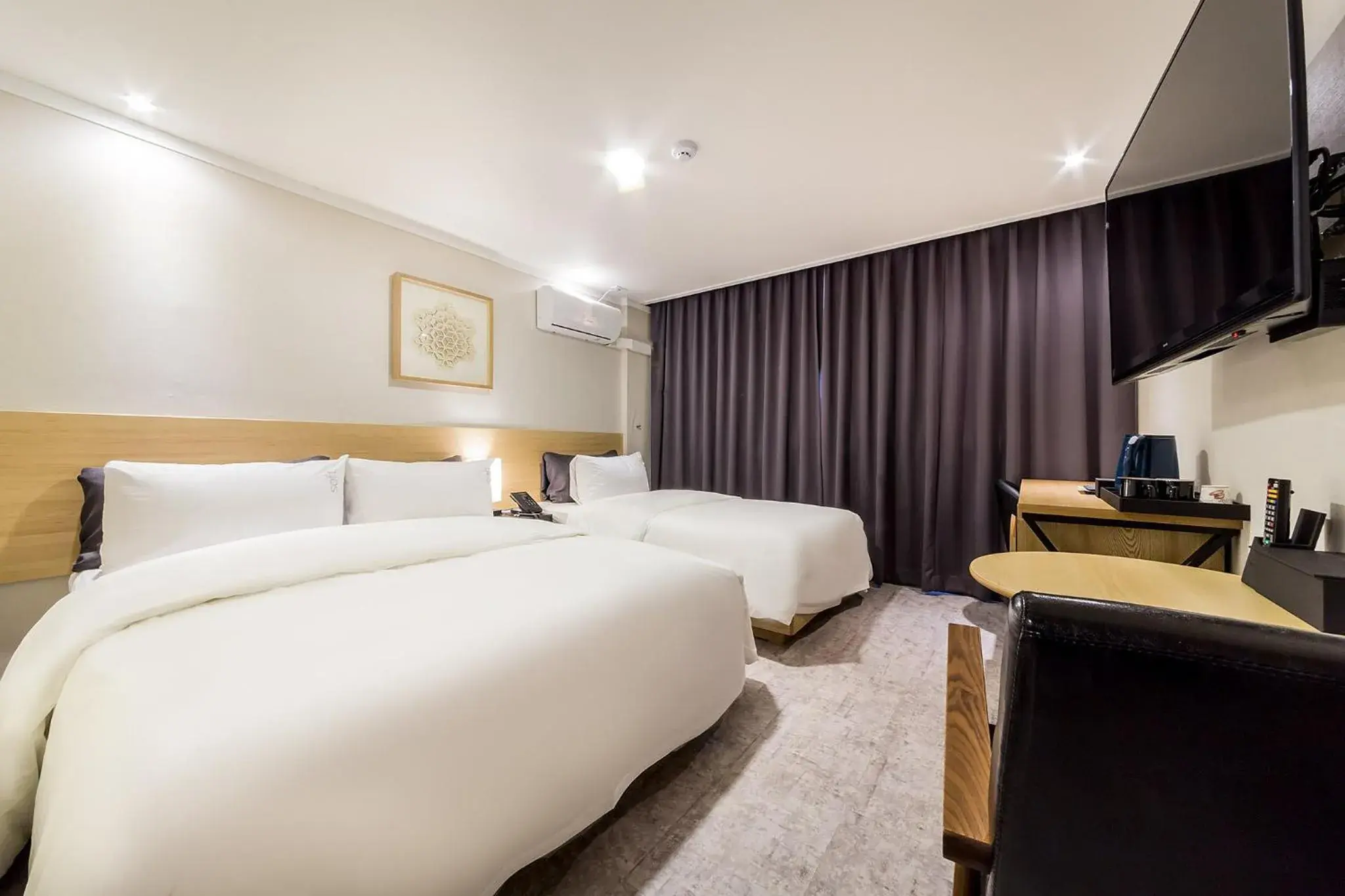 Standard Twin Room in Pyeongtaek Stay Tourist Hotel Standard Twin Room in Pyeongtaek Stay Tourist Hotel