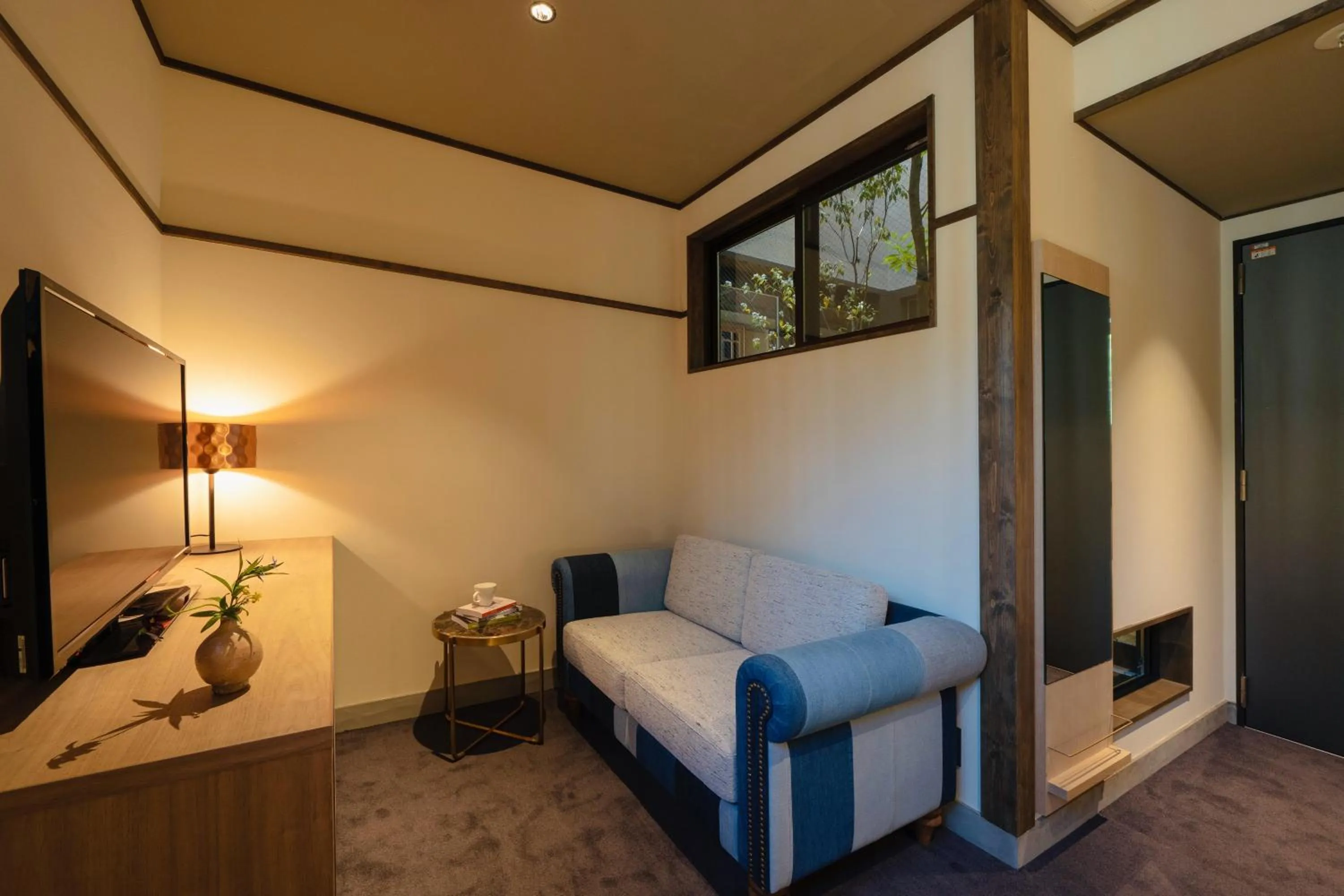 Seating area, Bed in THE MACHIYA KAZAHAYA