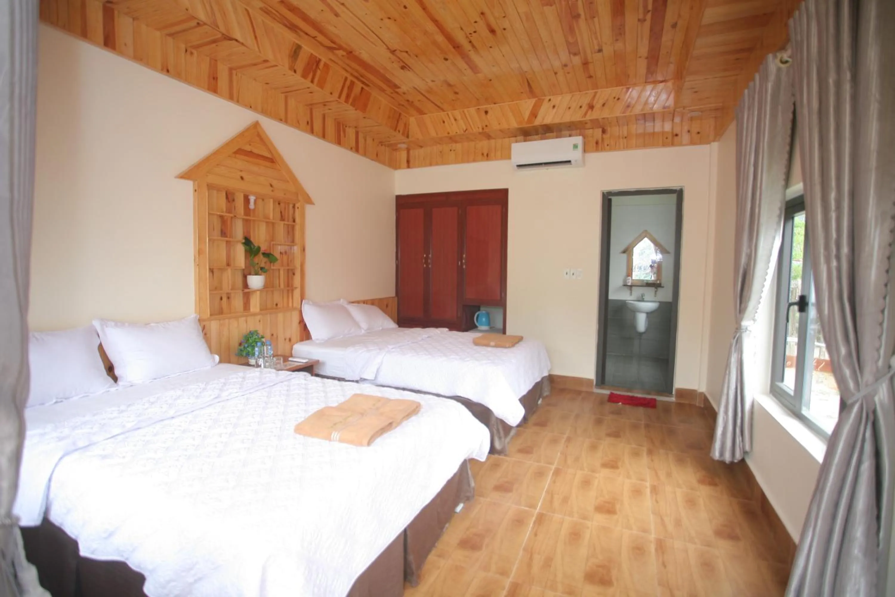 Photo of the whole room, Bed in Restful River Bungalow