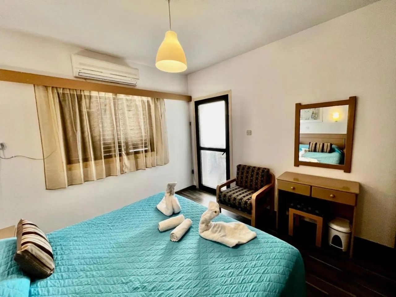 Bed in Margarita Napa Apartments