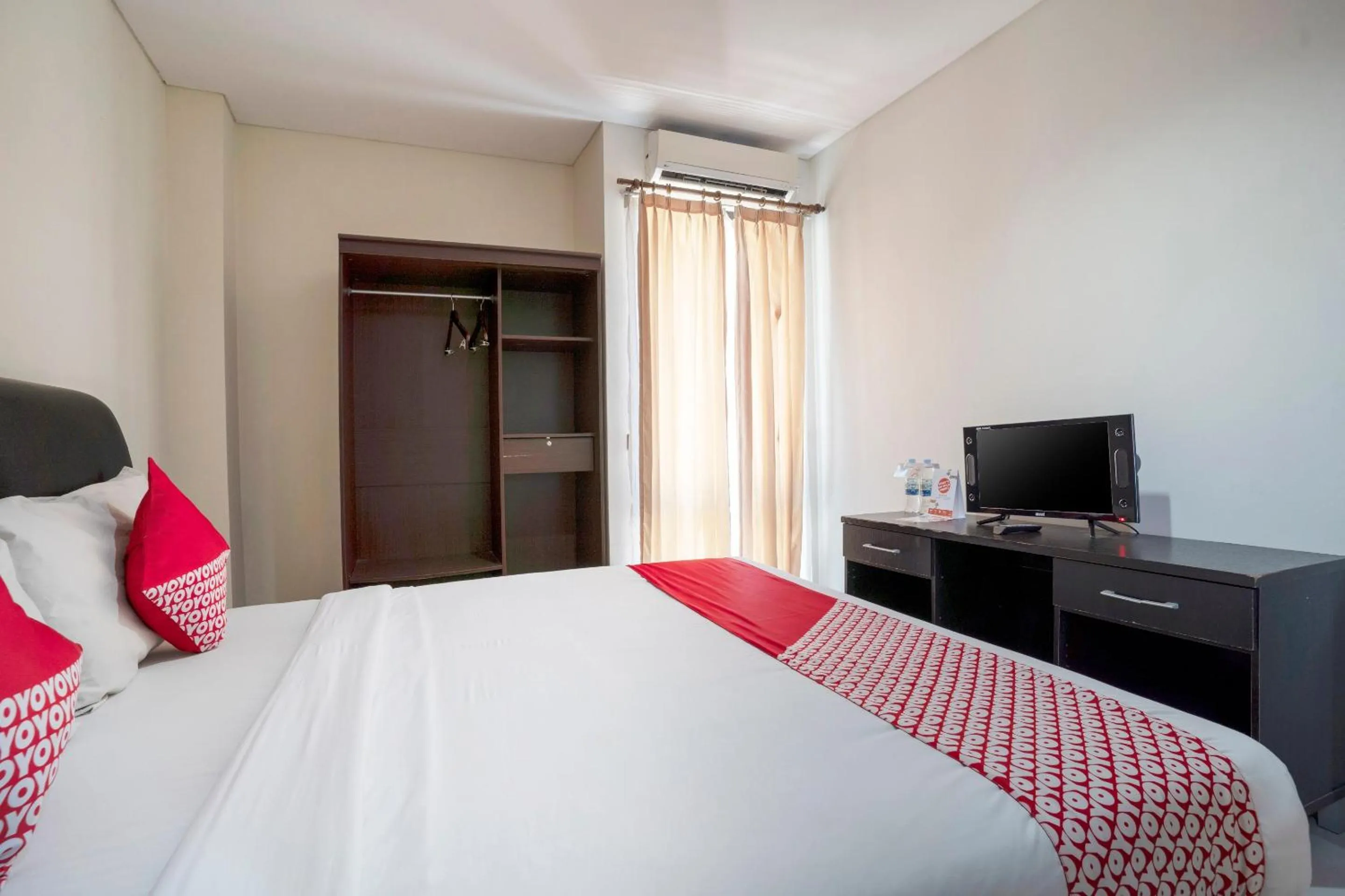 Bedroom in OYO 482 Anika Guest House