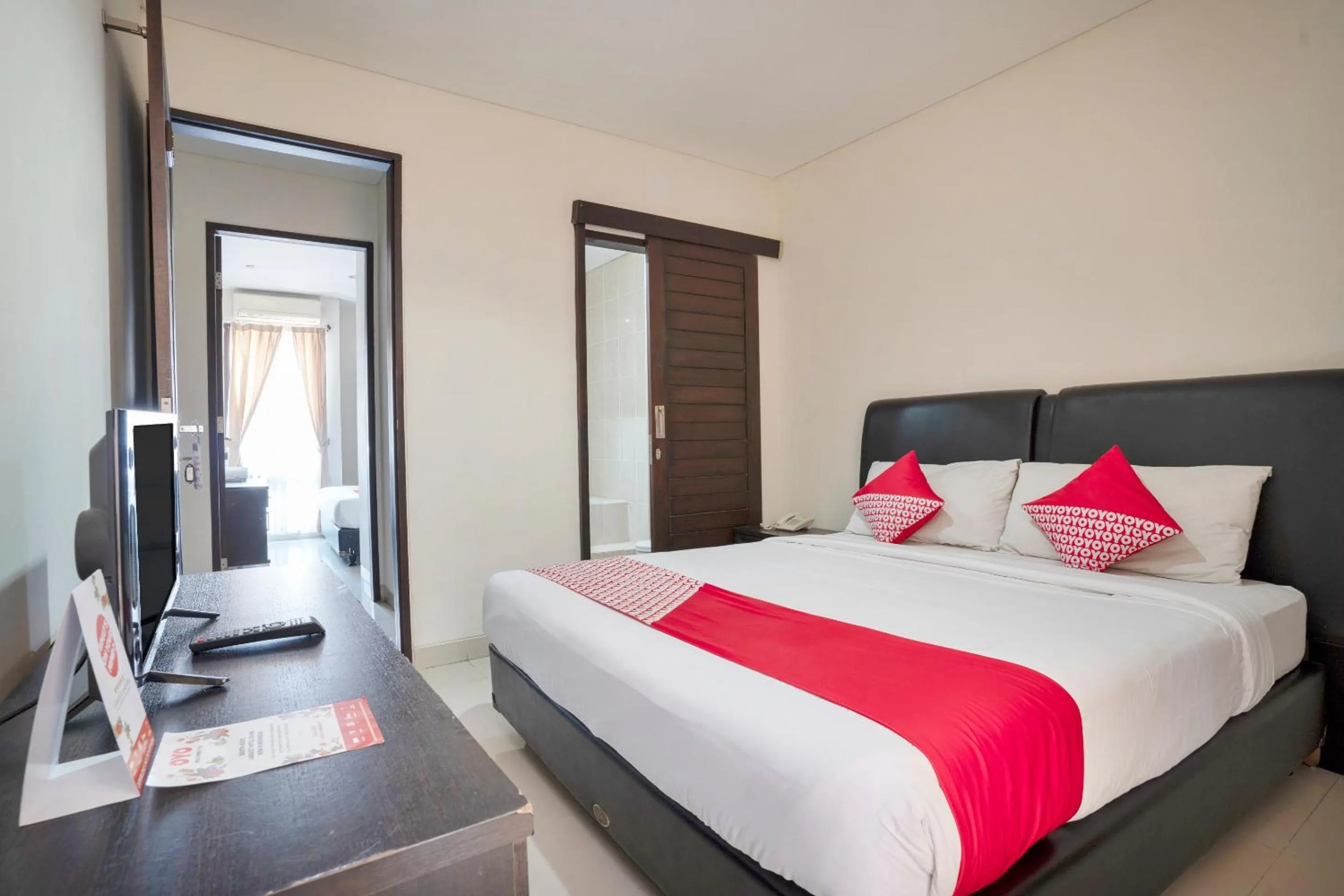 Bedroom in OYO 482 Anika Guest House