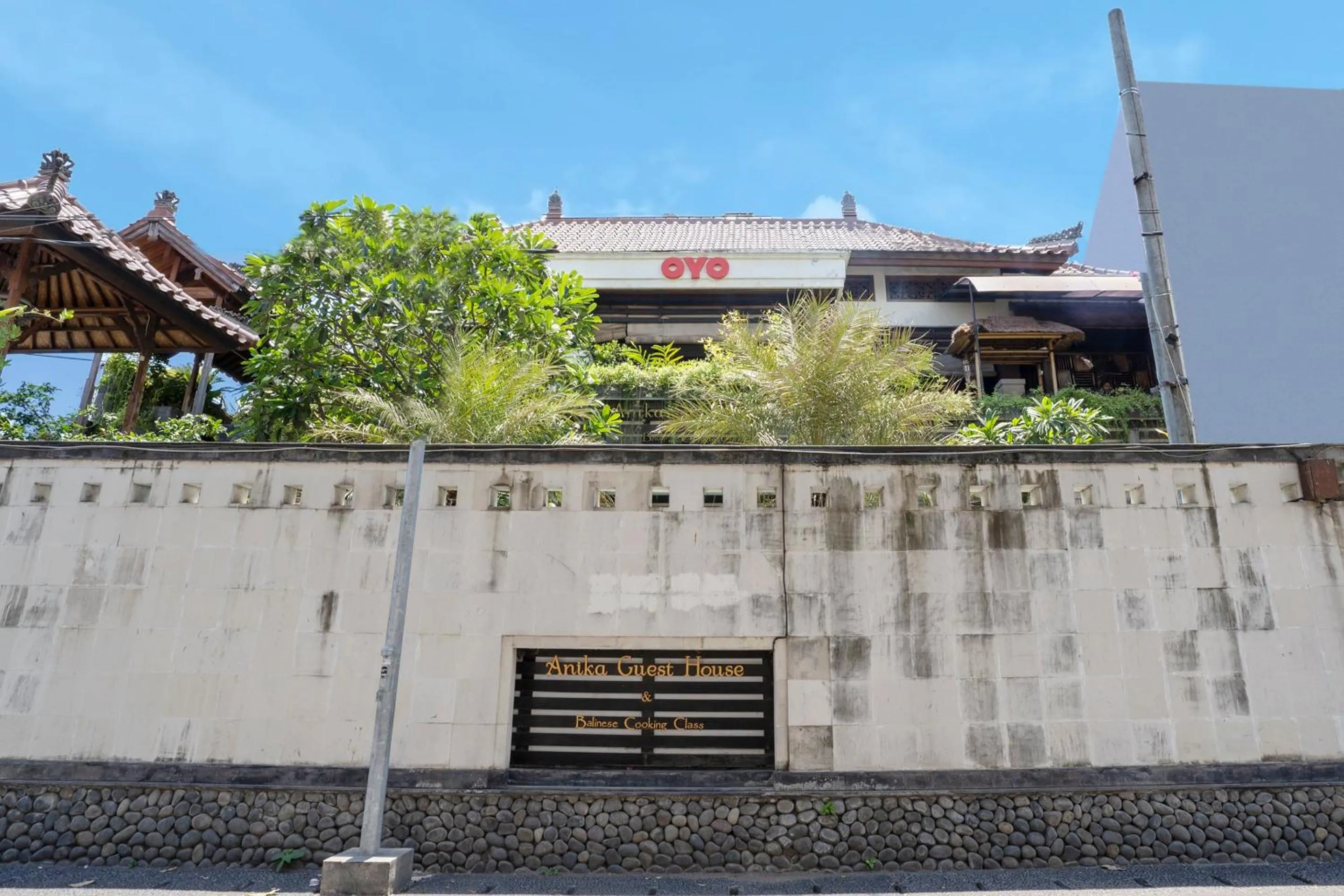 Facade/entrance in OYO 482 Anika Guest House