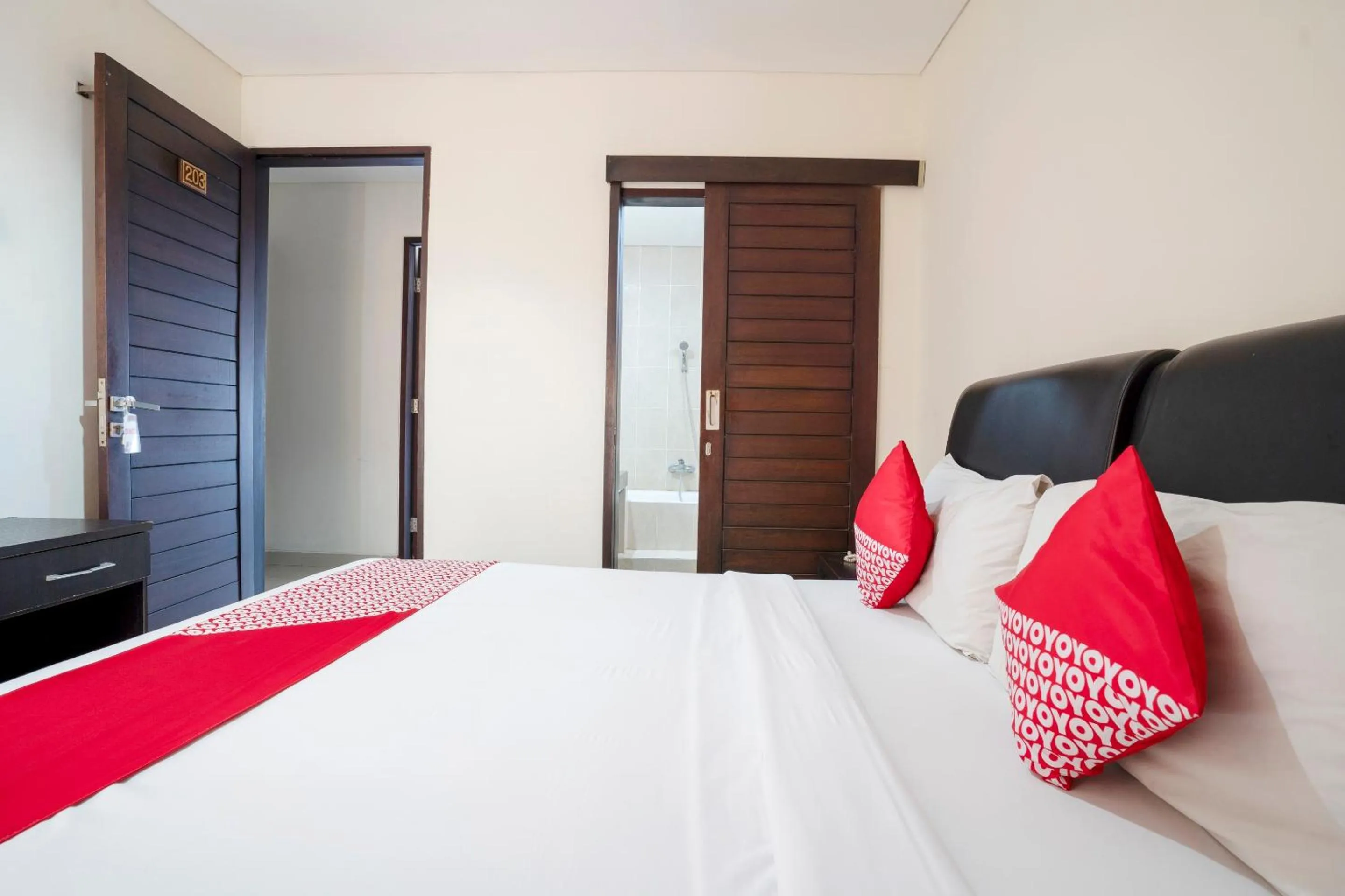 Bedroom in OYO 482 Anika Guest House