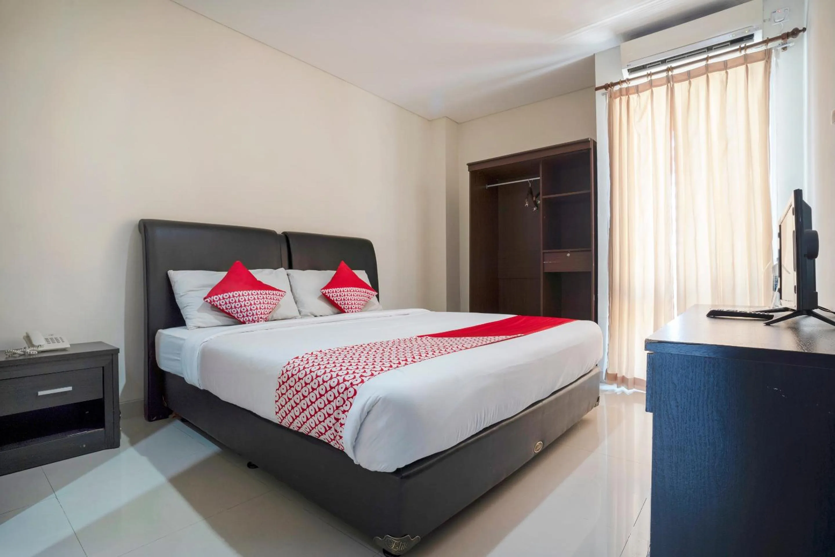 Bedroom in OYO 482 Anika Guest House