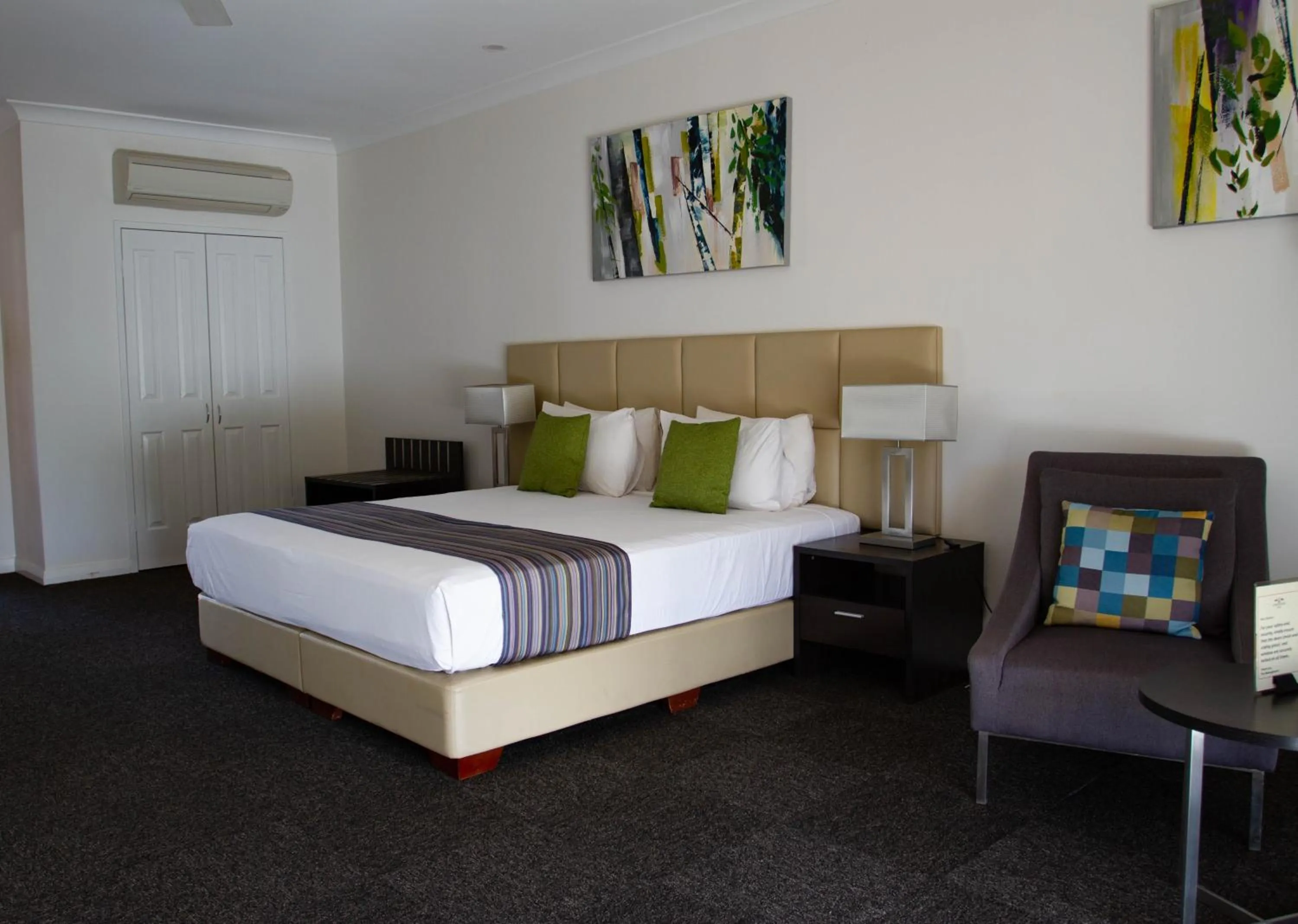 Photo of the whole room, Bed in The Kimberley Grande Resort