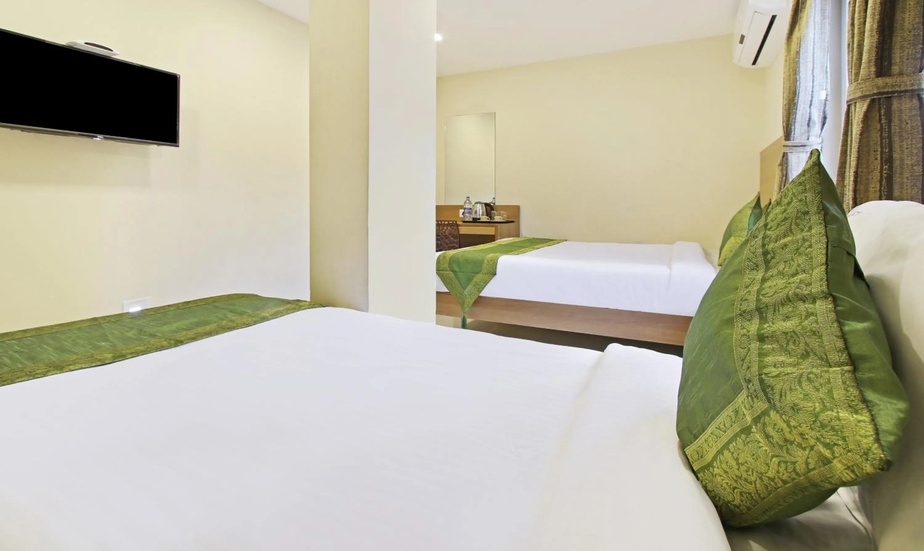 Bedroom, Bed in Itsy Hotels Jansi Residency
