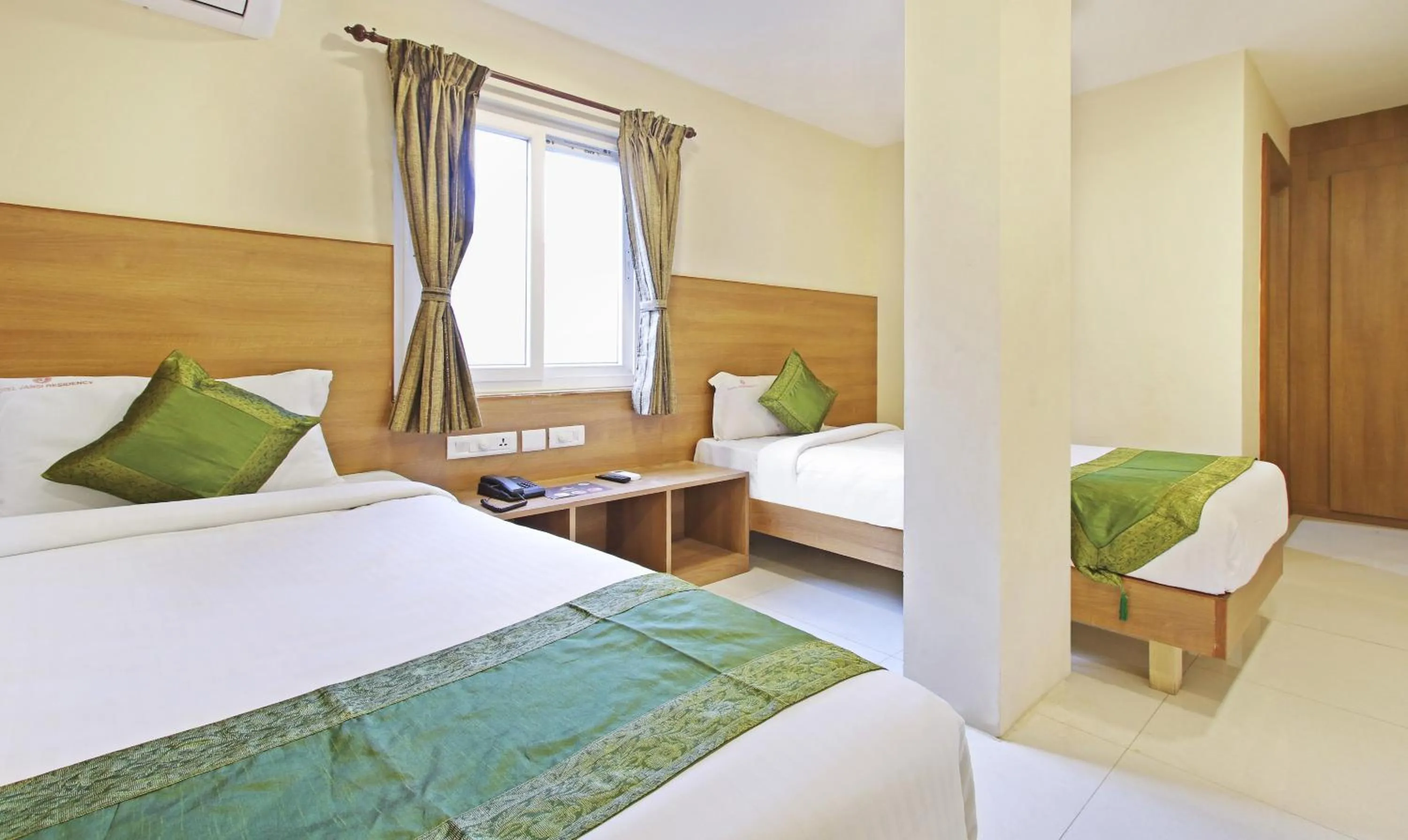 Bedroom, Bed in Itsy Hotels Jansi Residency