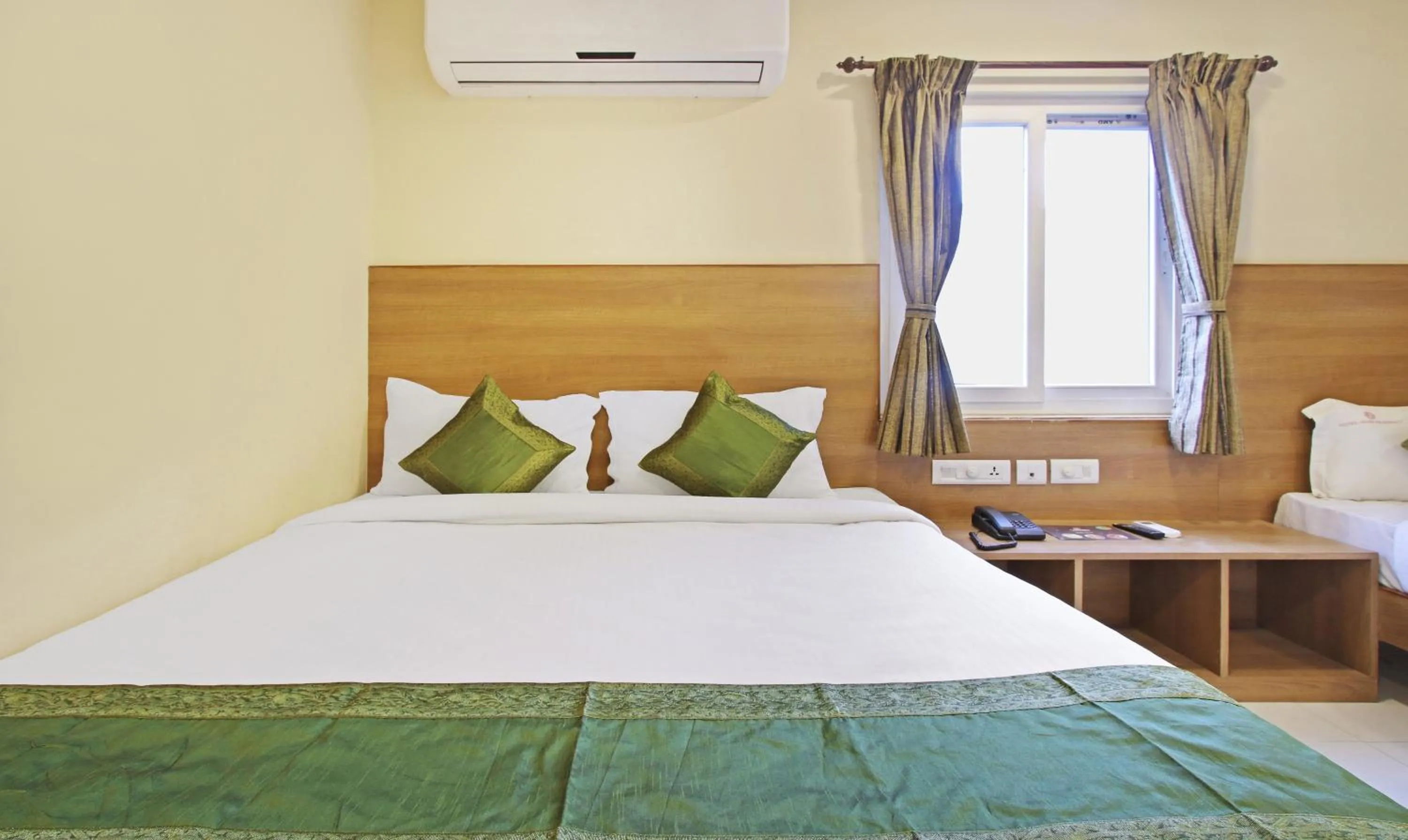 Bedroom, Bed in Itsy Hotels Jansi Residency