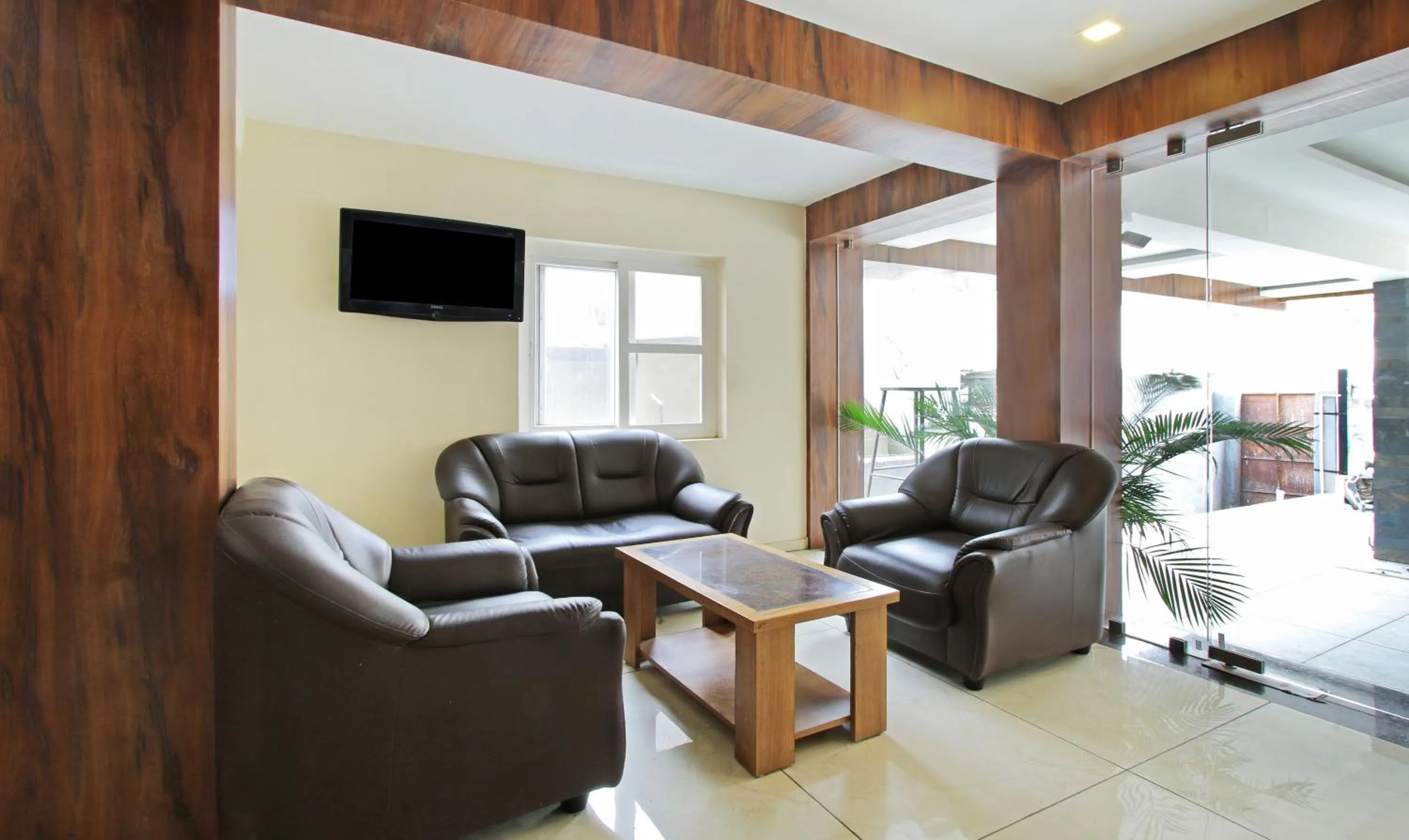 Seating area in Itsy Hotels Jansi Residency