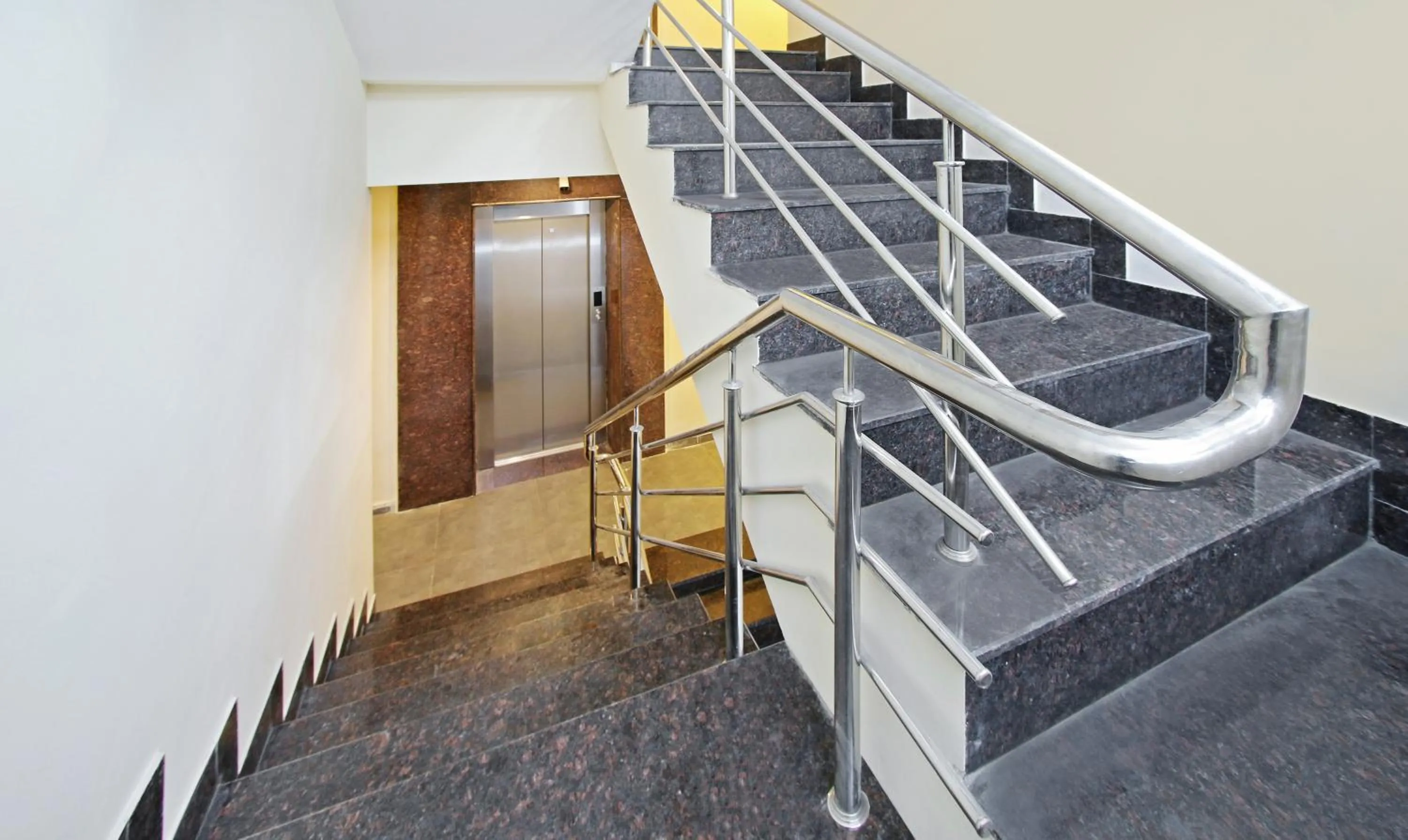 Lobby or reception in Itsy Hotels Jansi Residency