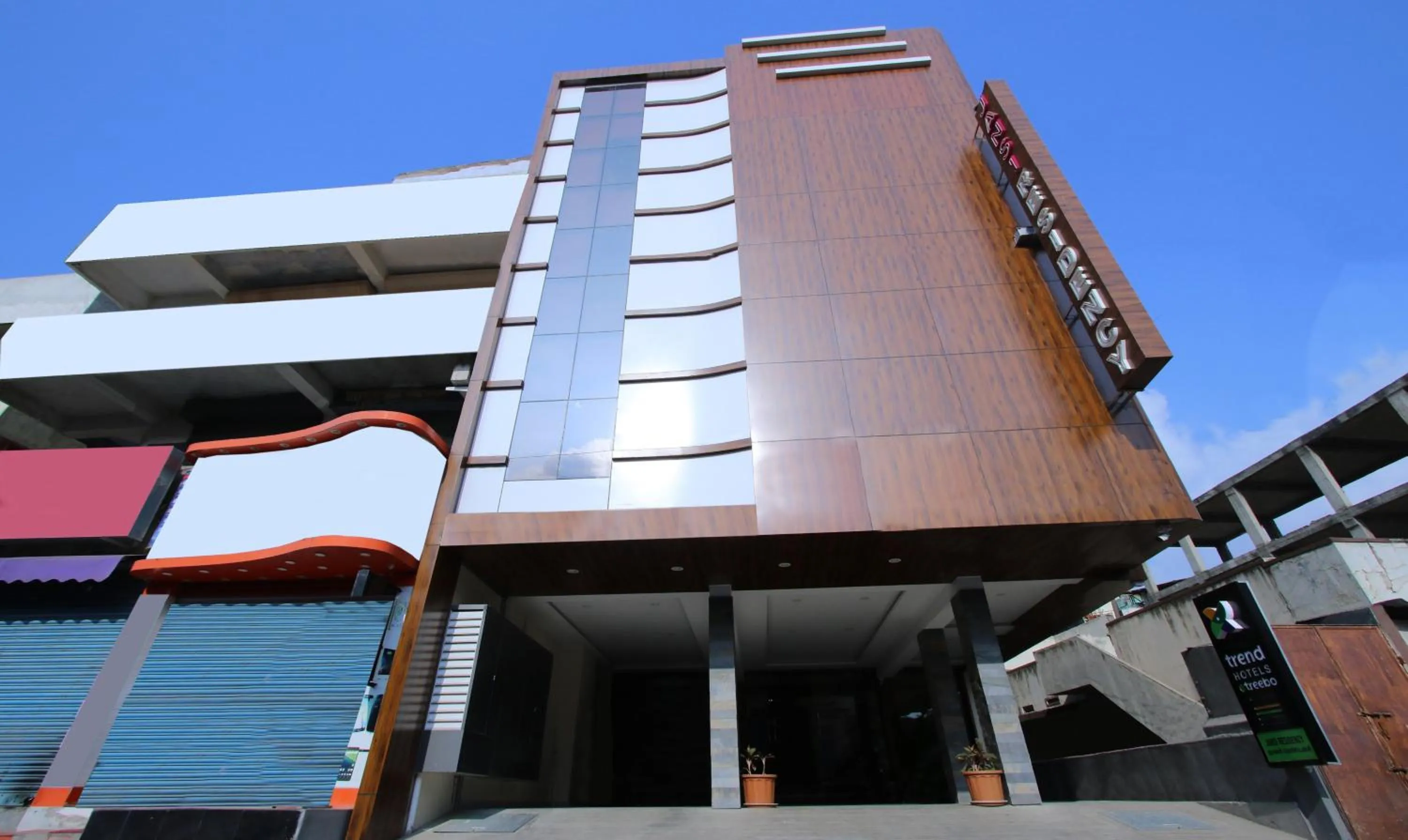 Facade/entrance in Itsy Hotels Jansi Residency