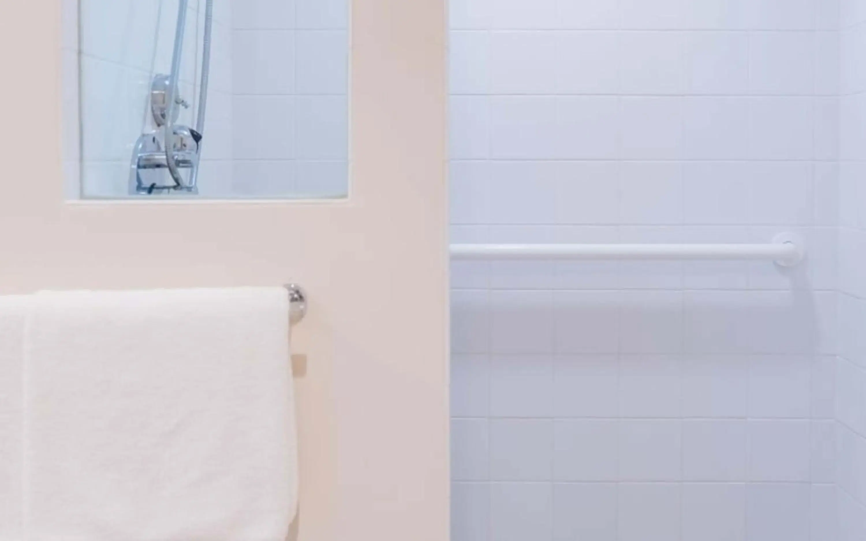 Classic Queen with Roll-in Shower in Kaimana Beach Hotel Classic Queen with Roll-in Shower in Kaimana Beach Hotel