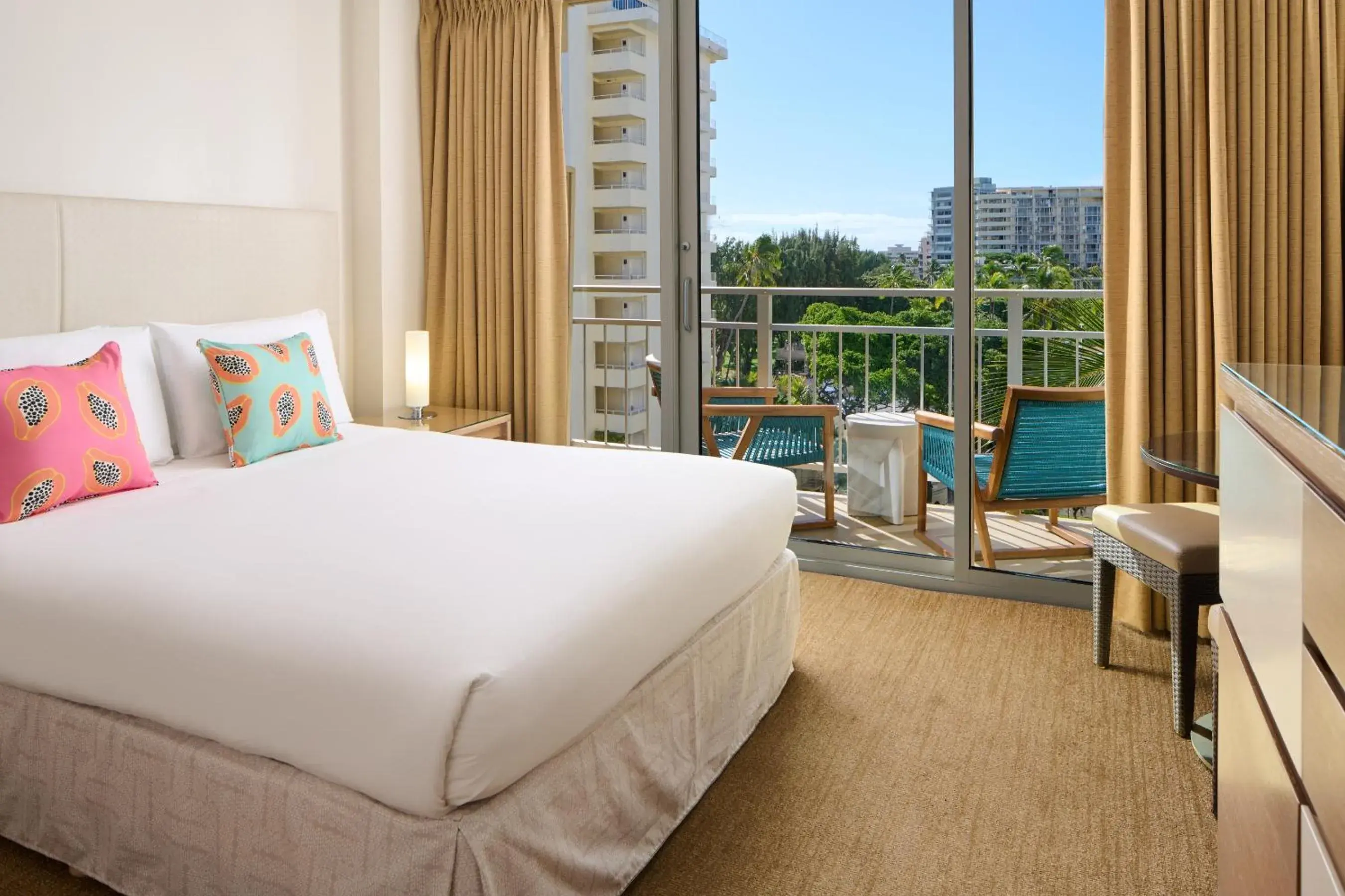 Classic Queen in Kaimana Beach Hotel Classic Queen in Kaimana Beach Hotel