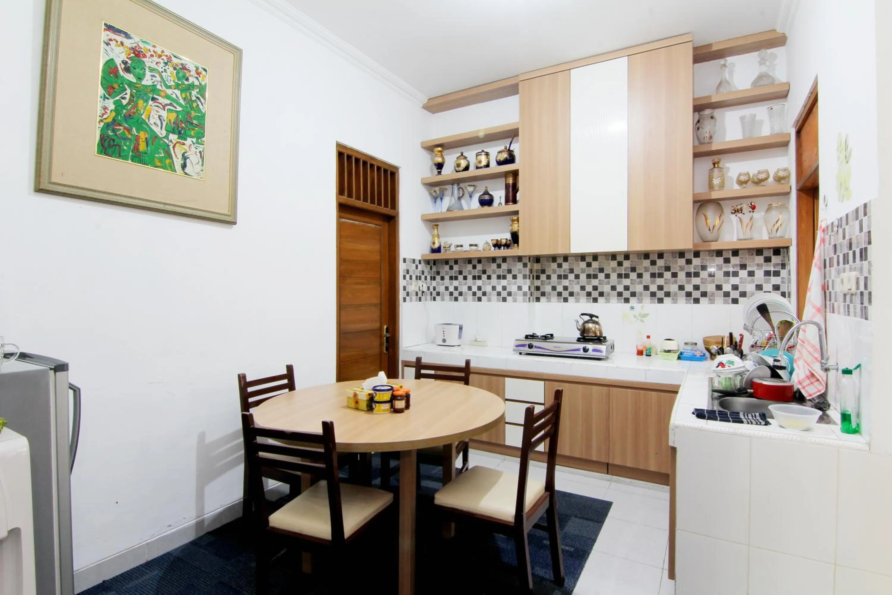 Kitchen or kitchenette in Embe Joglo Homestay