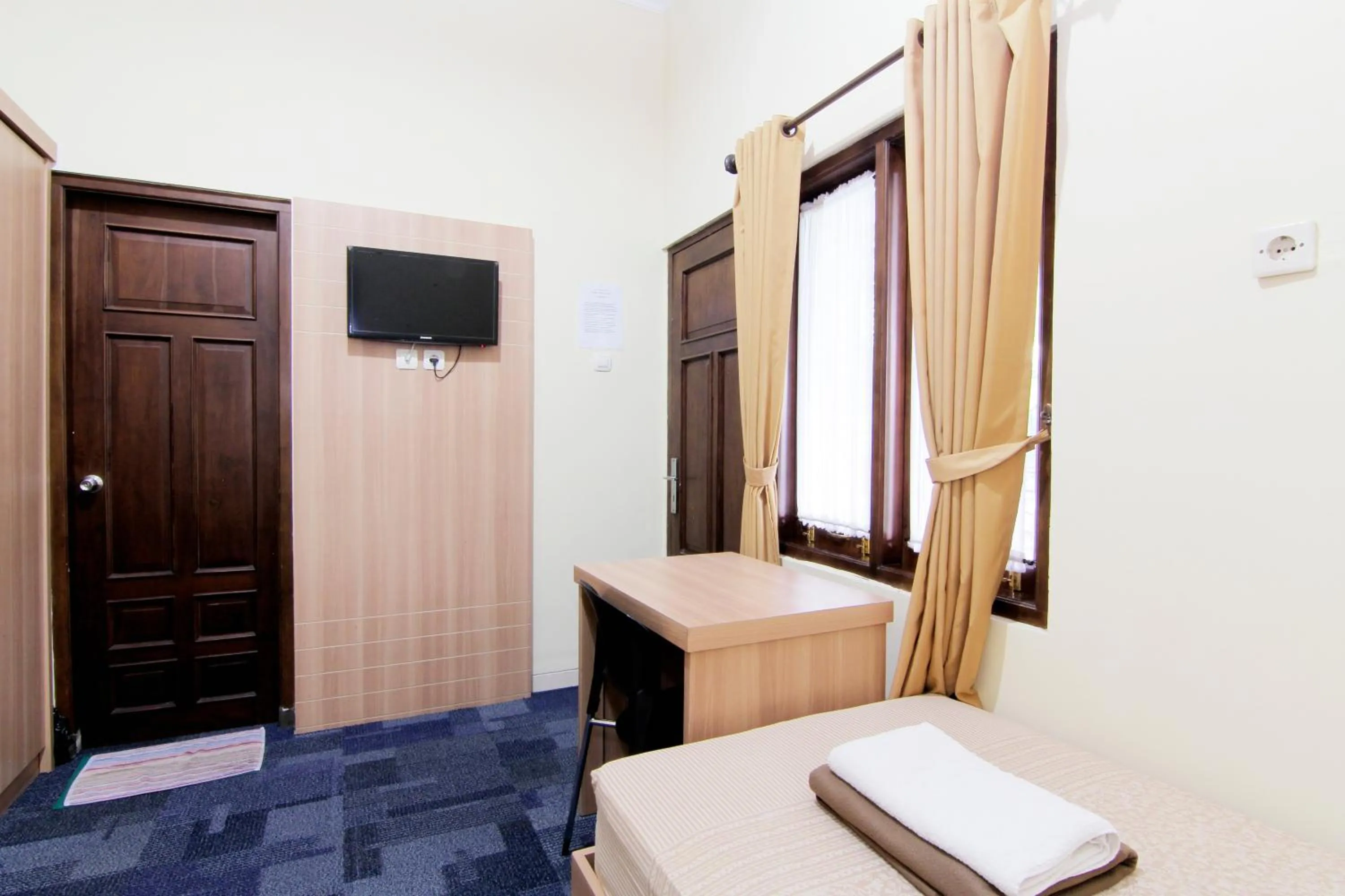 Photo of the whole room, Bed in Embe Joglo Homestay