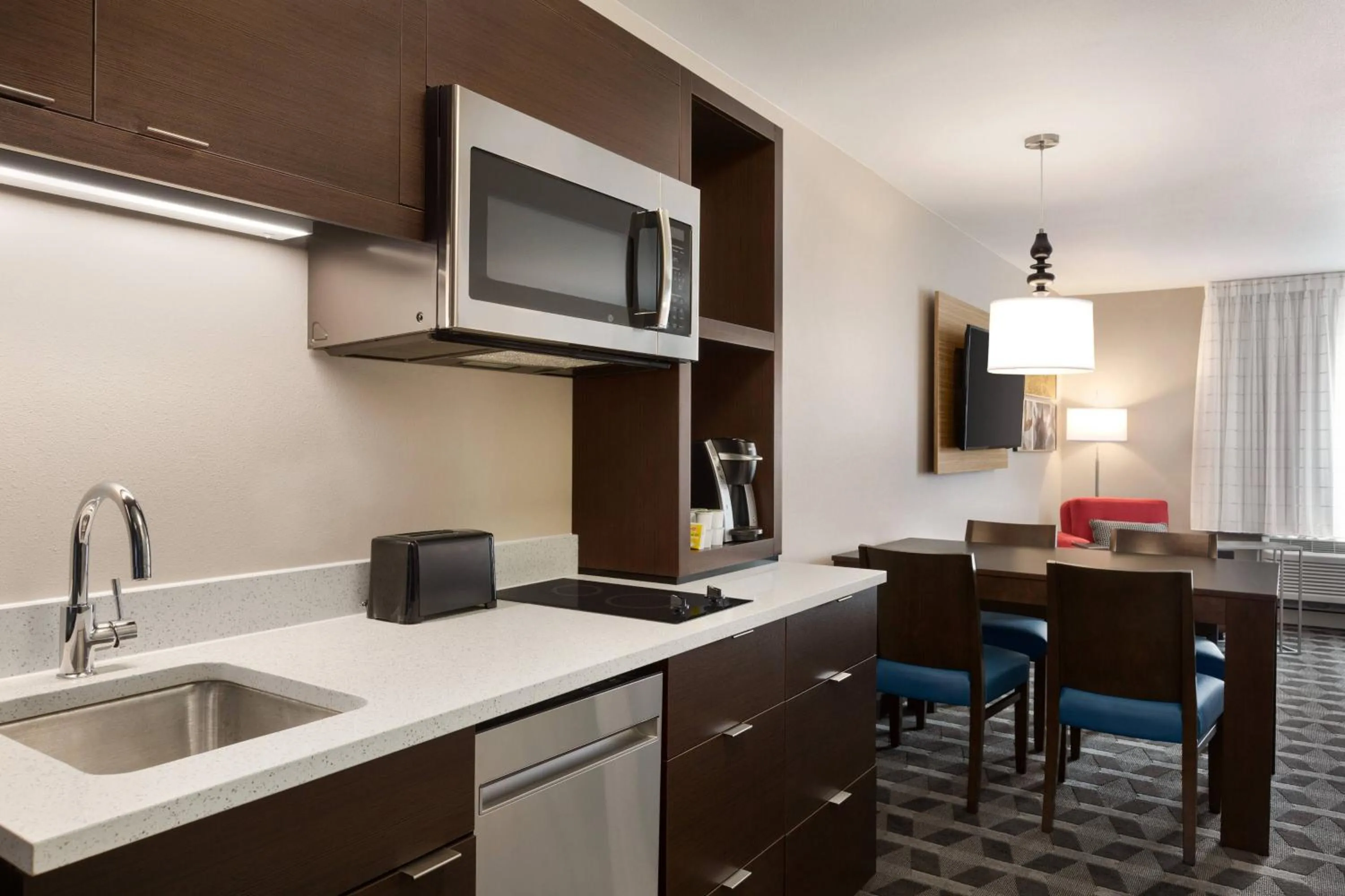 Kitchen or kitchenette in TownePlace Suites Cedar Rapids Marion