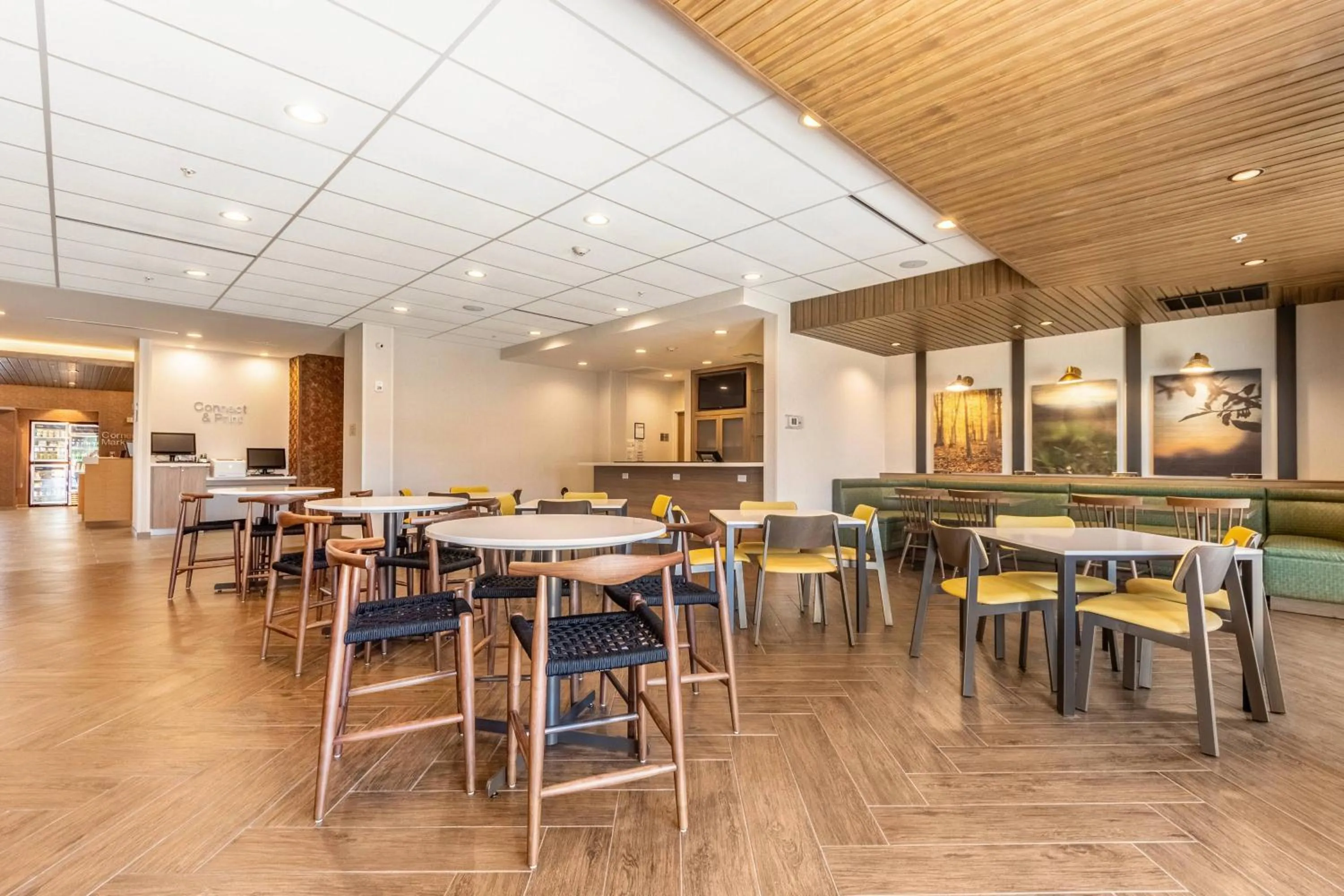 Breakfast in Fairfield Inn & Suites Dallas Arlington South