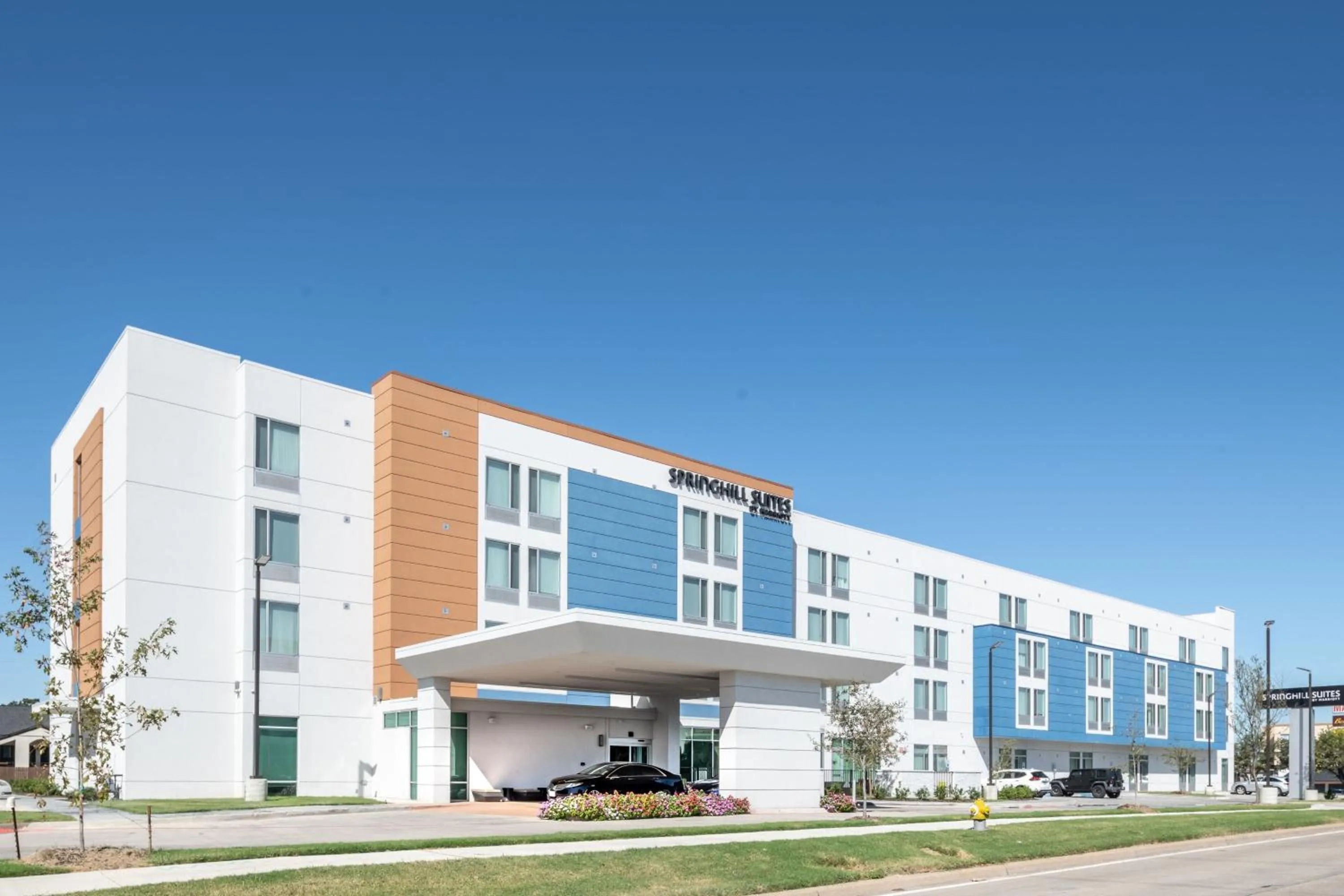 Property building in SpringHill Suites Dallas Central Expressway