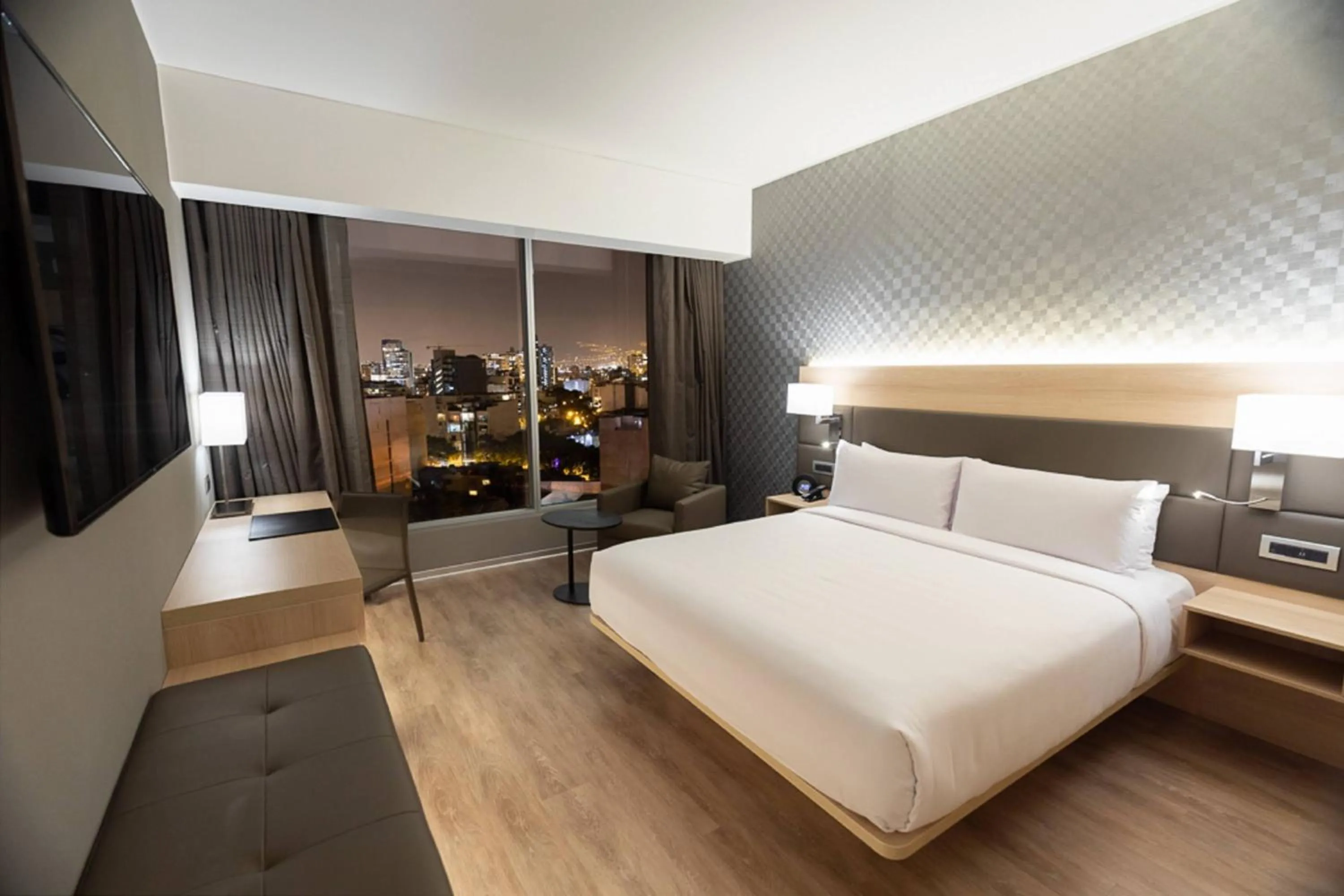 Photo of the whole room, Bed in AC Hotel by Marriott Lima Miraflores