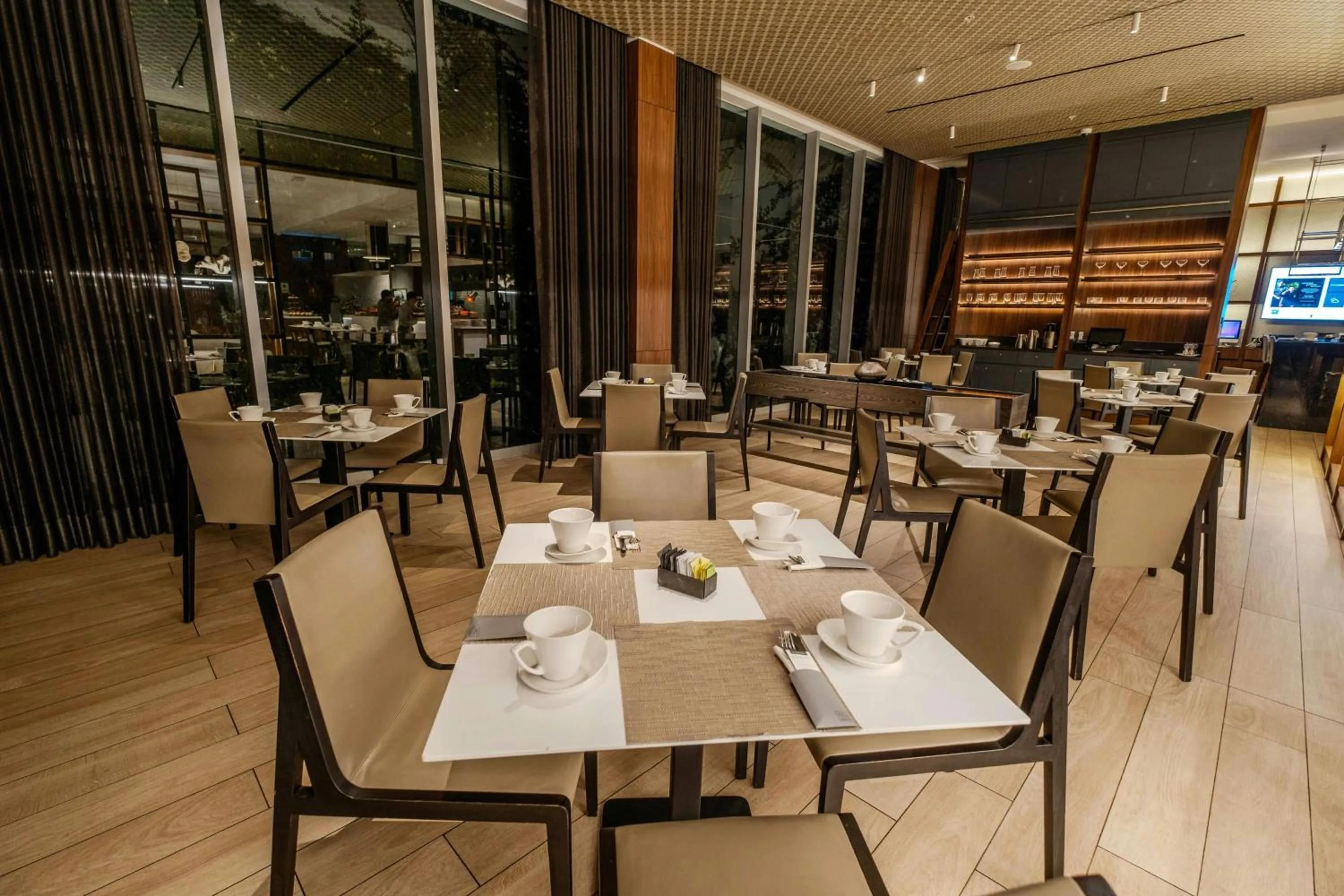 Restaurant/places to eat in AC Hotel by Marriott Lima Miraflores