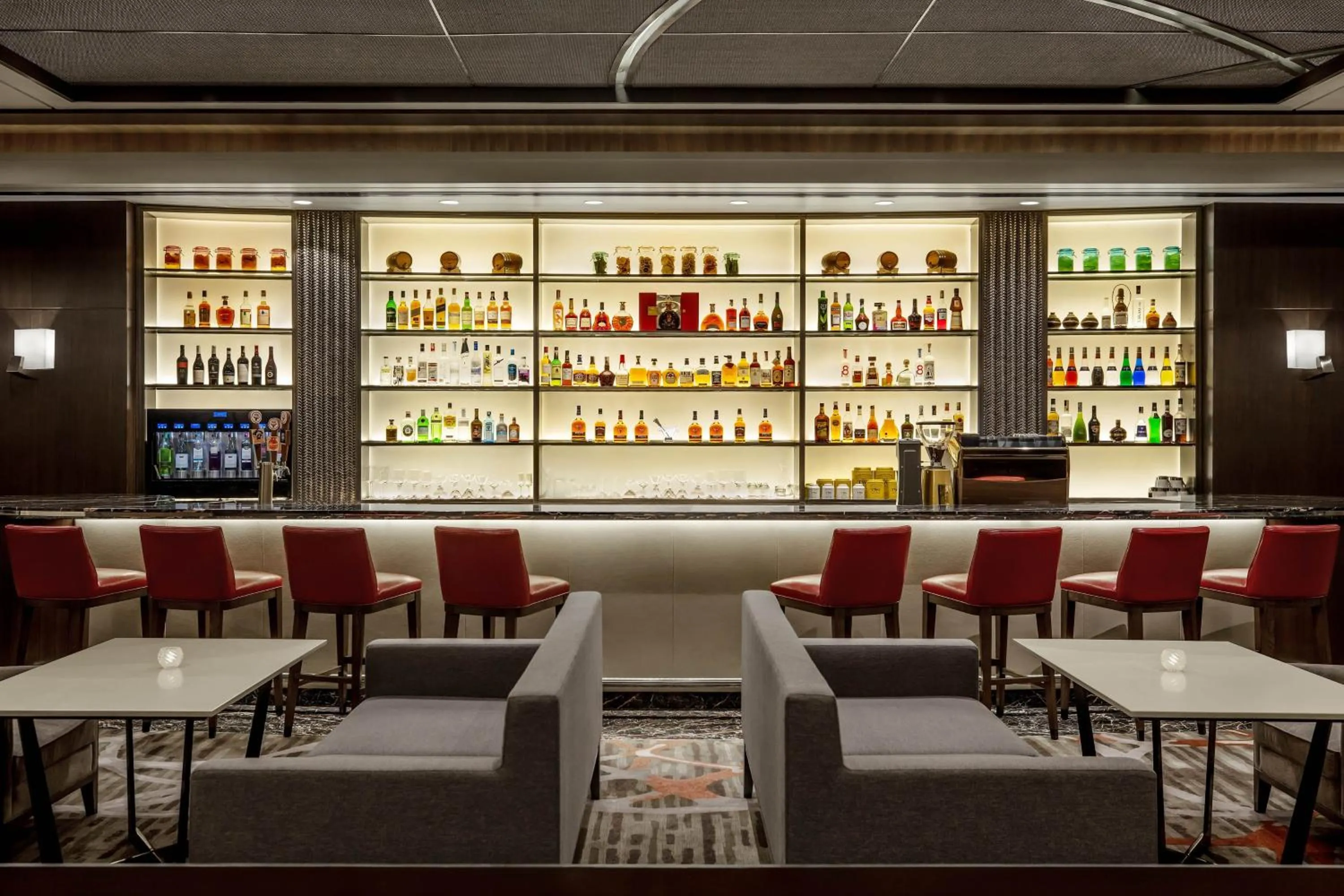 Lounge or bar in Sheraton Manila Hotel at Newport World Resorts