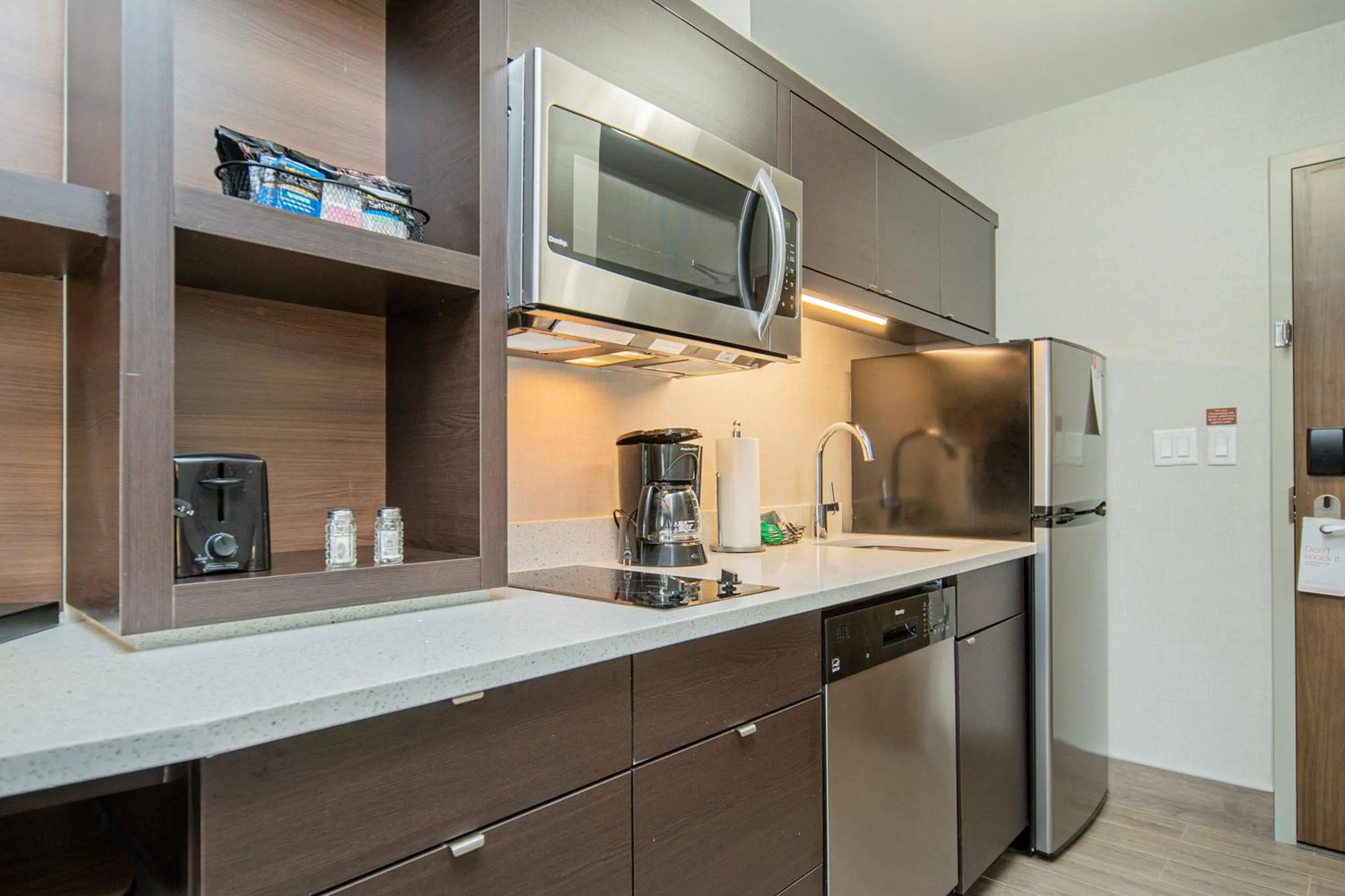 Kitchen or kitchenette in TownePlace Suites by Marriott Brantford and Conference Centre