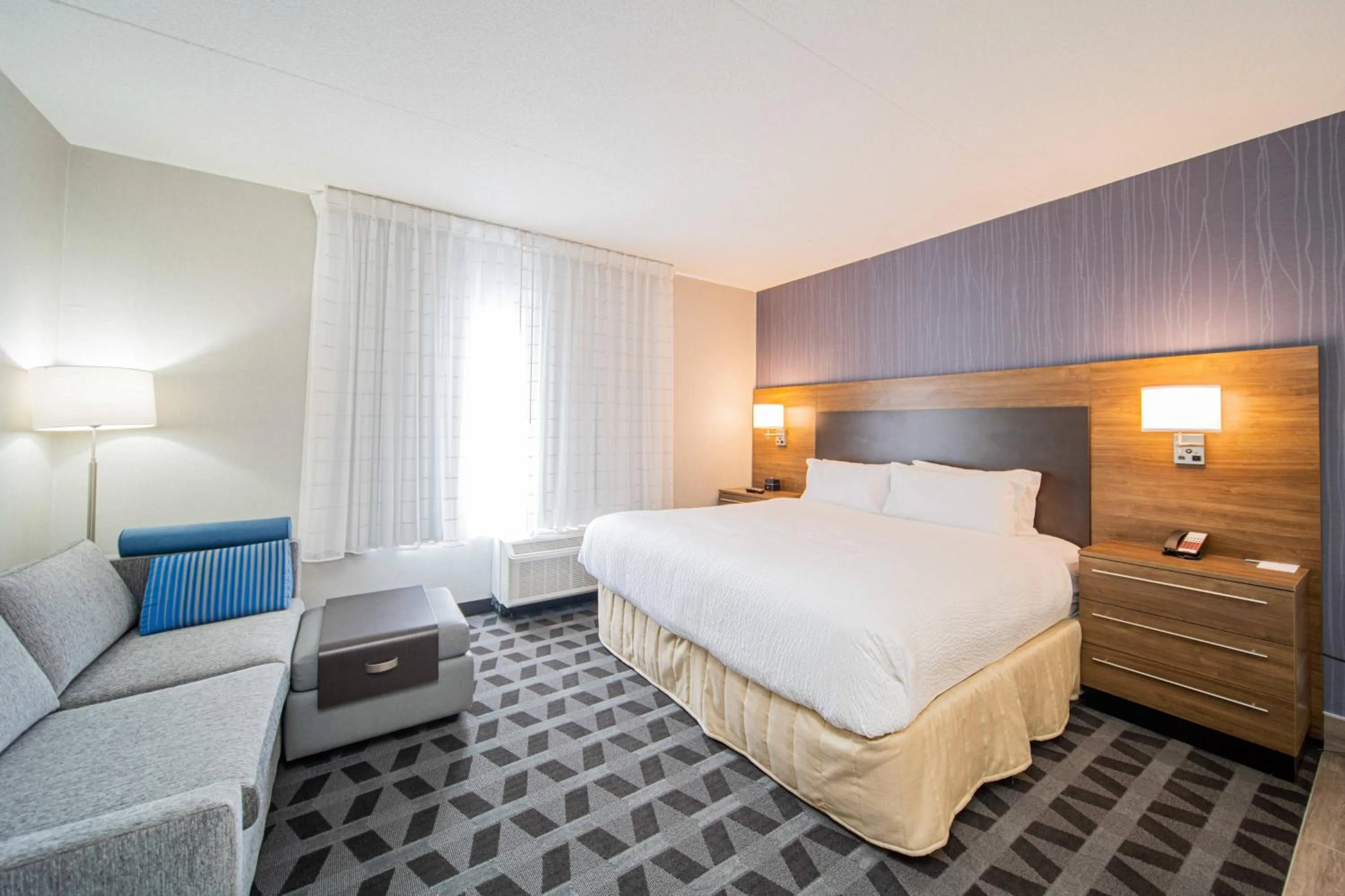 Photo of the whole room, Bed in TownePlace Suites by Marriott Brantford and Conference Centre