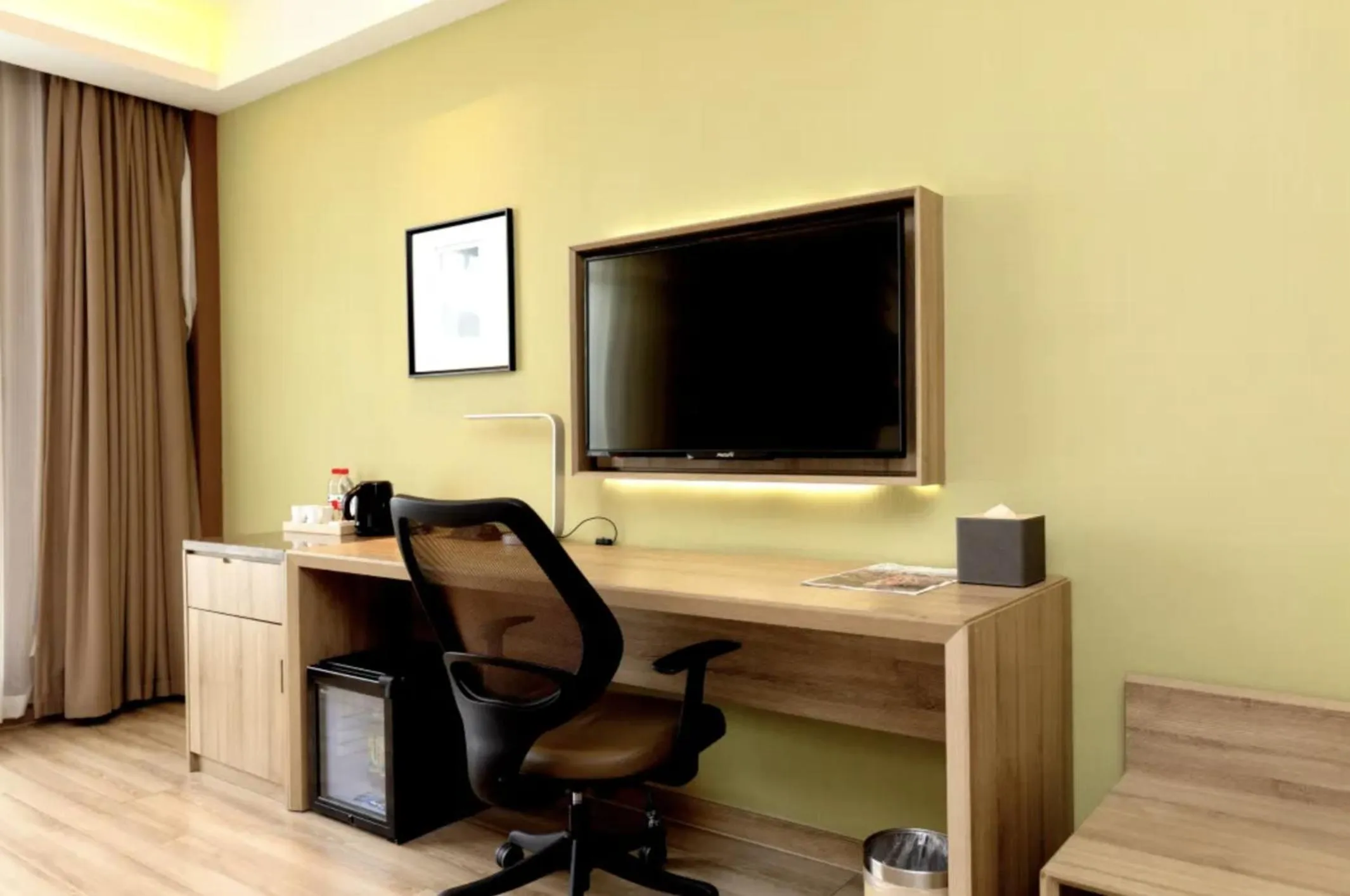 TV and multimedia in Atour Hotel Shanghai Xinzhuang