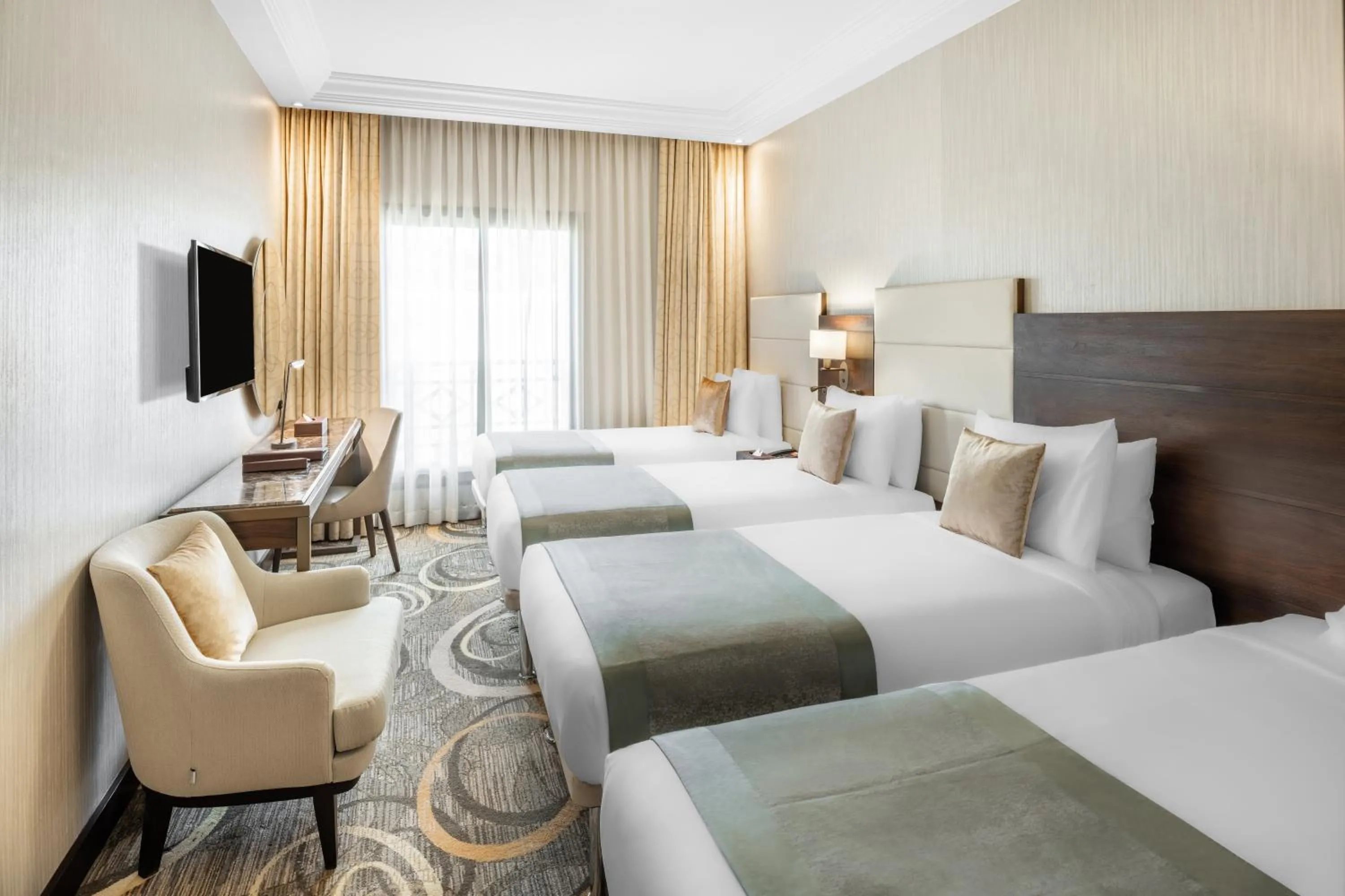 Photo of the whole room, Bed in Millennium Makkah Al Naseem