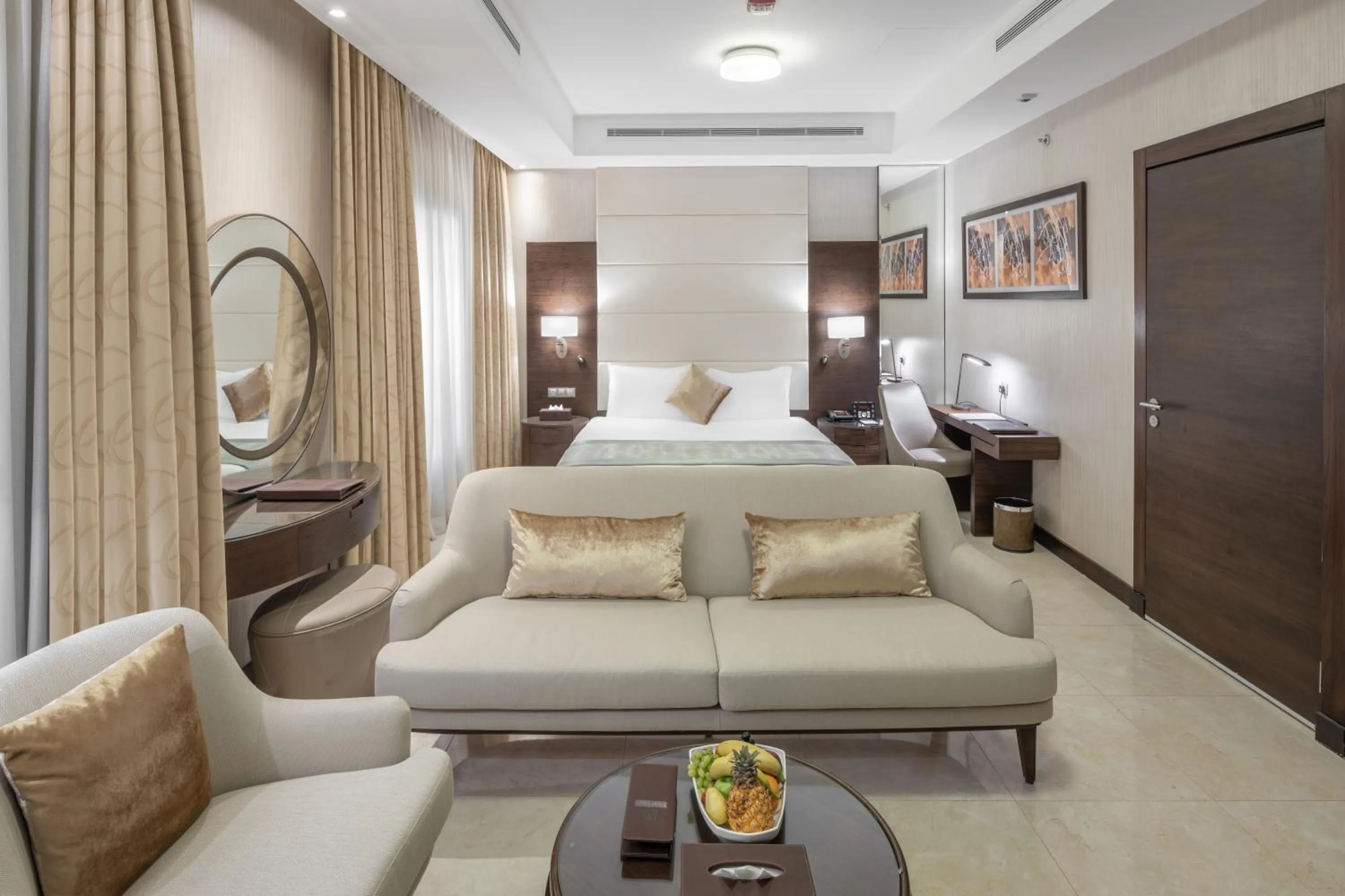 Photo of the whole room, Bed in Millennium Makkah Al Naseem