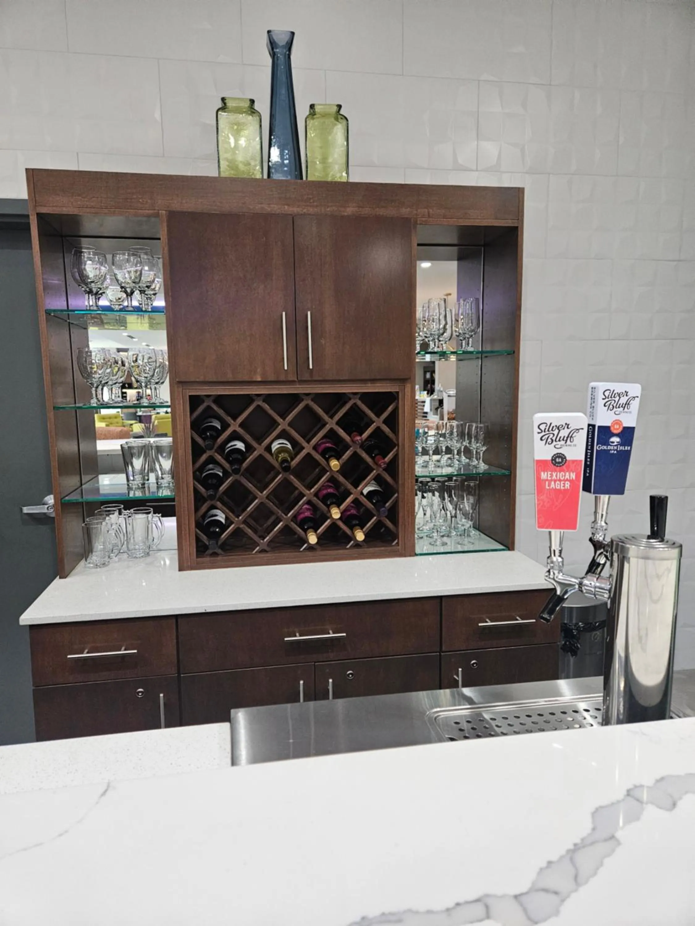 Lounge or bar in La Quinta Brunswick/Golden Isles