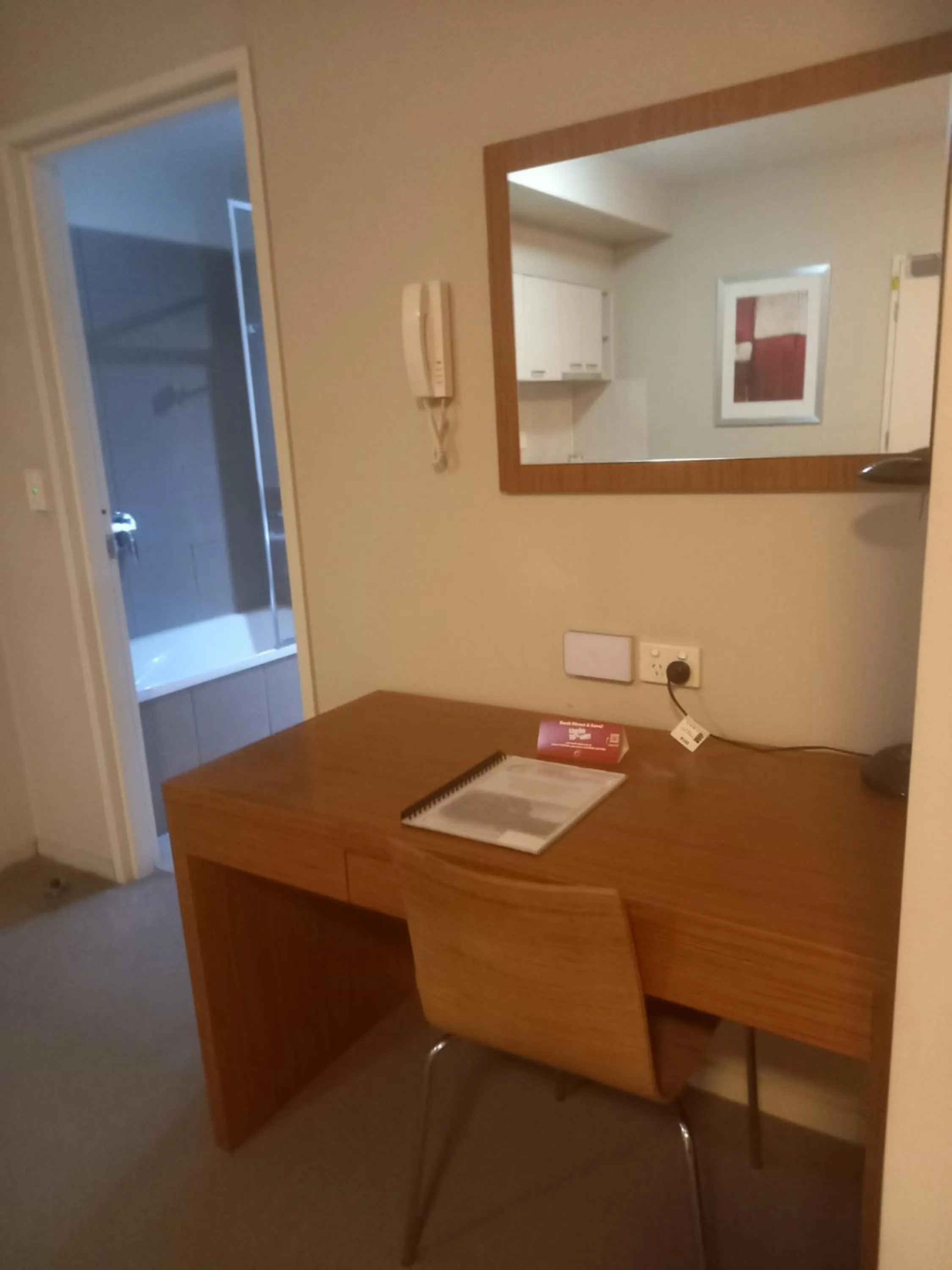 Dining area in Gladstone Downtown Central Apartment Hotel Official