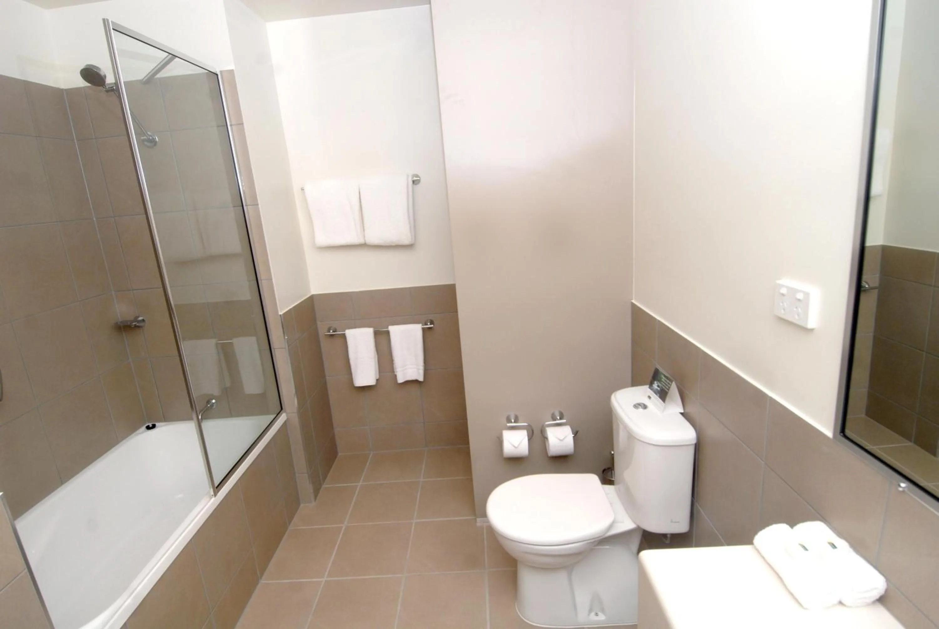 Bathroom in Gladstone Downtown Central Apartment Hotel Official