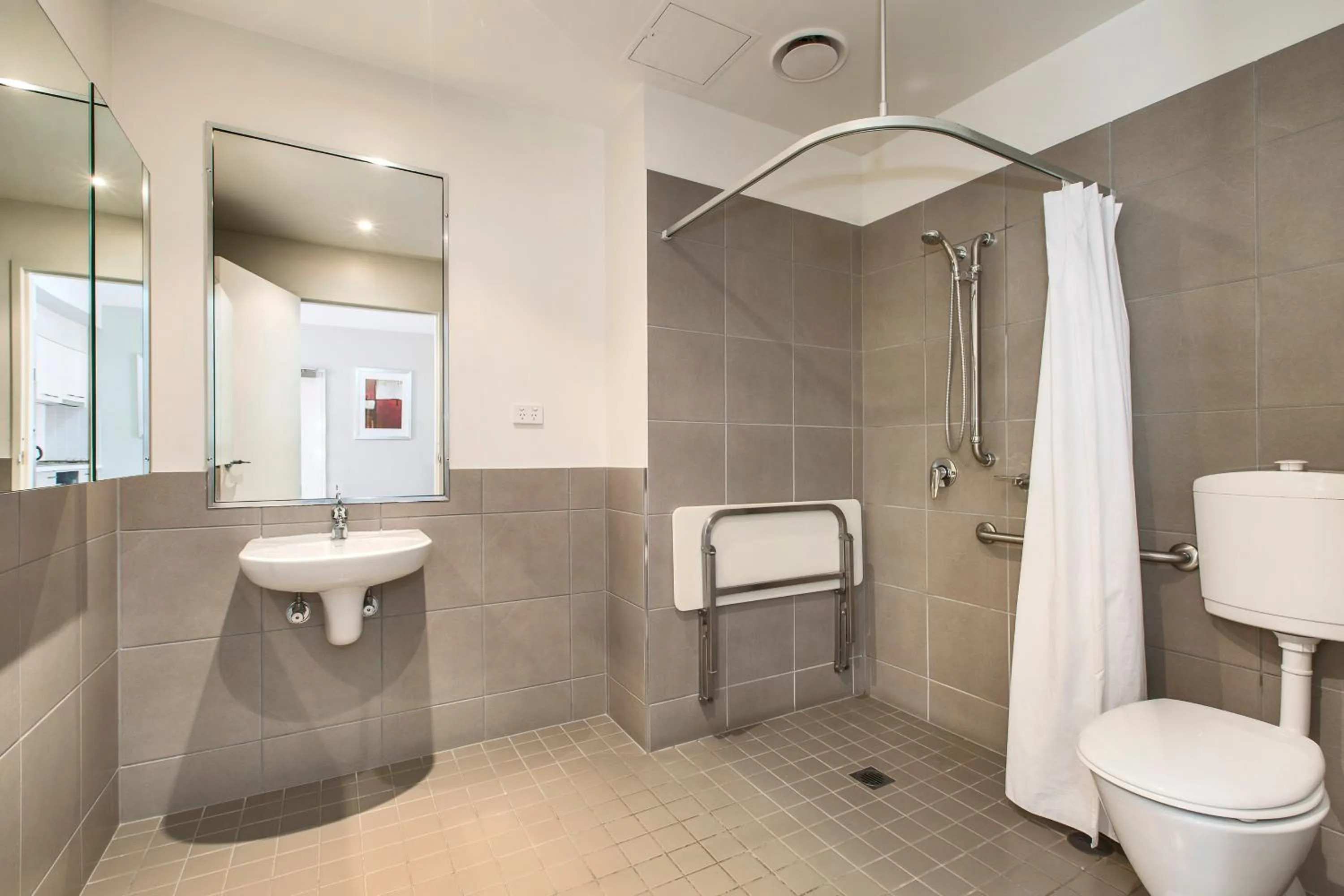 Bathroom in Gladstone Downtown Central Apartment Hotel Official