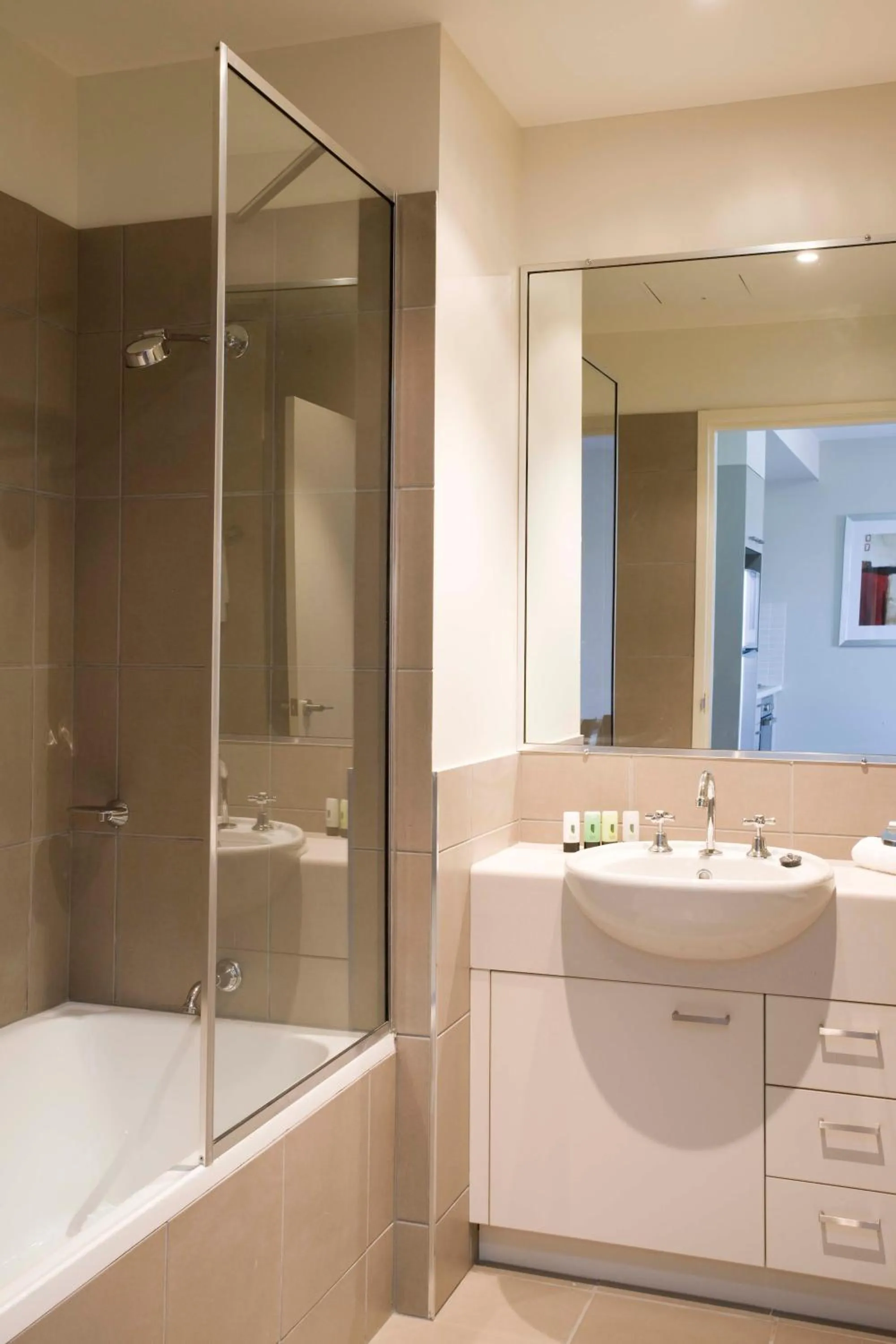 Bathroom in Gladstone Downtown Central Apartment Hotel Official