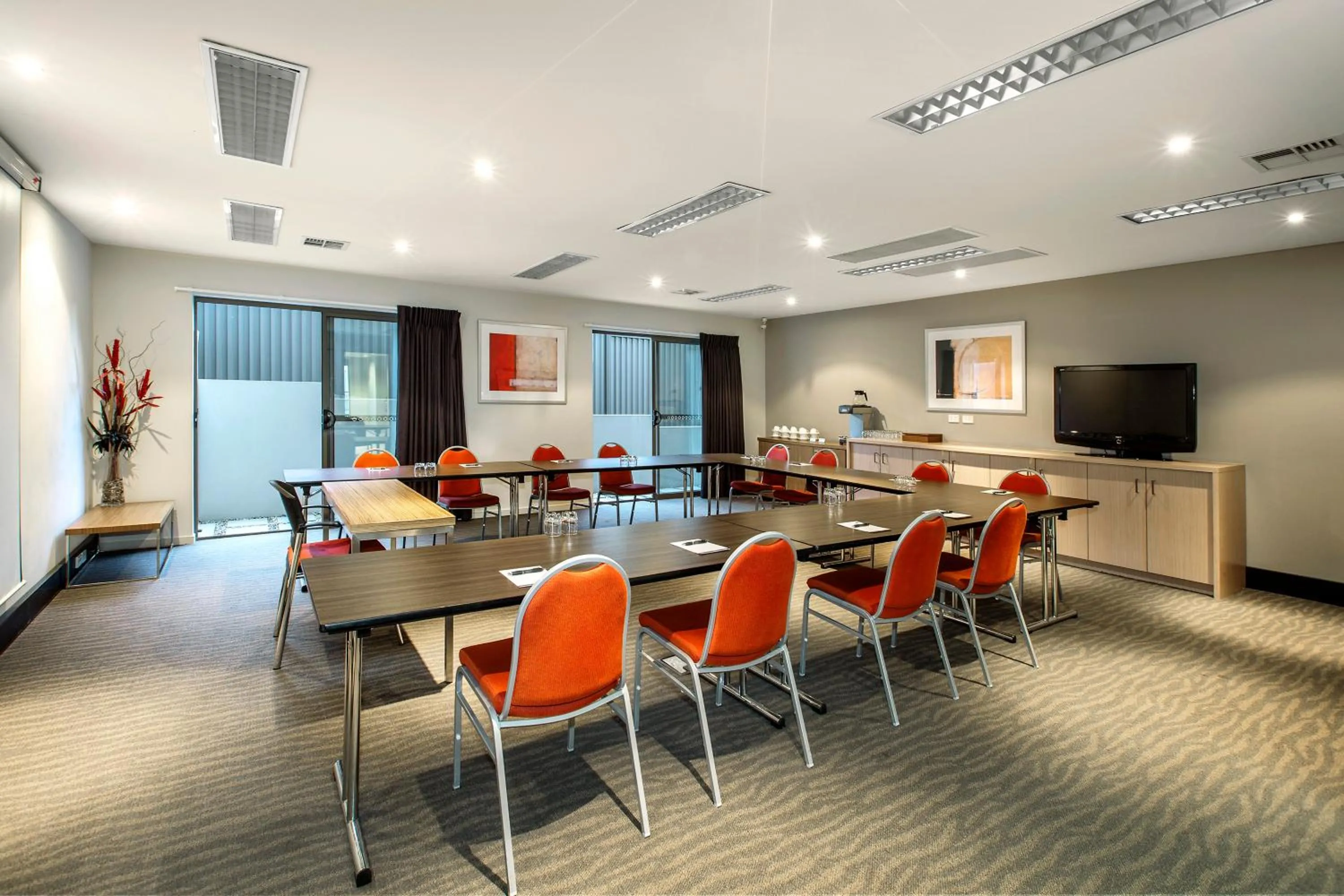 Business facilities in Gladstone Downtown Central Apartment Hotel Official
