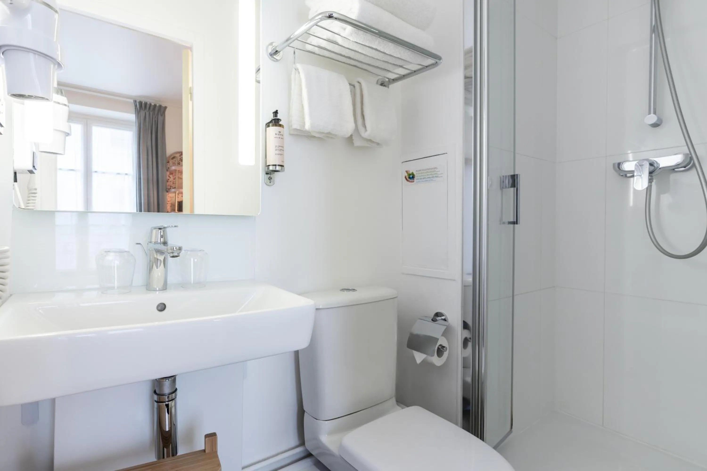 Shower in Hotel d'Espagne