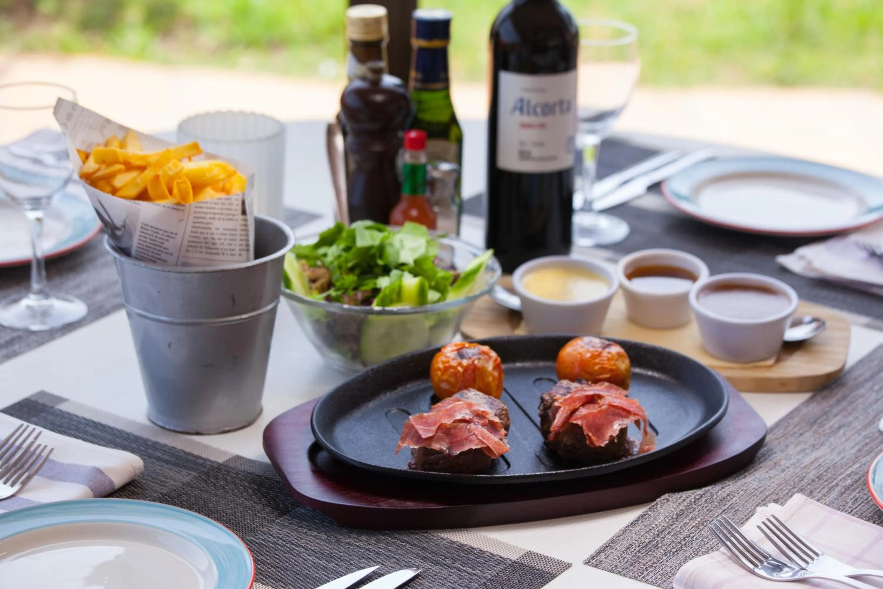 Restaurant/places to eat in Grupotel Orquidea